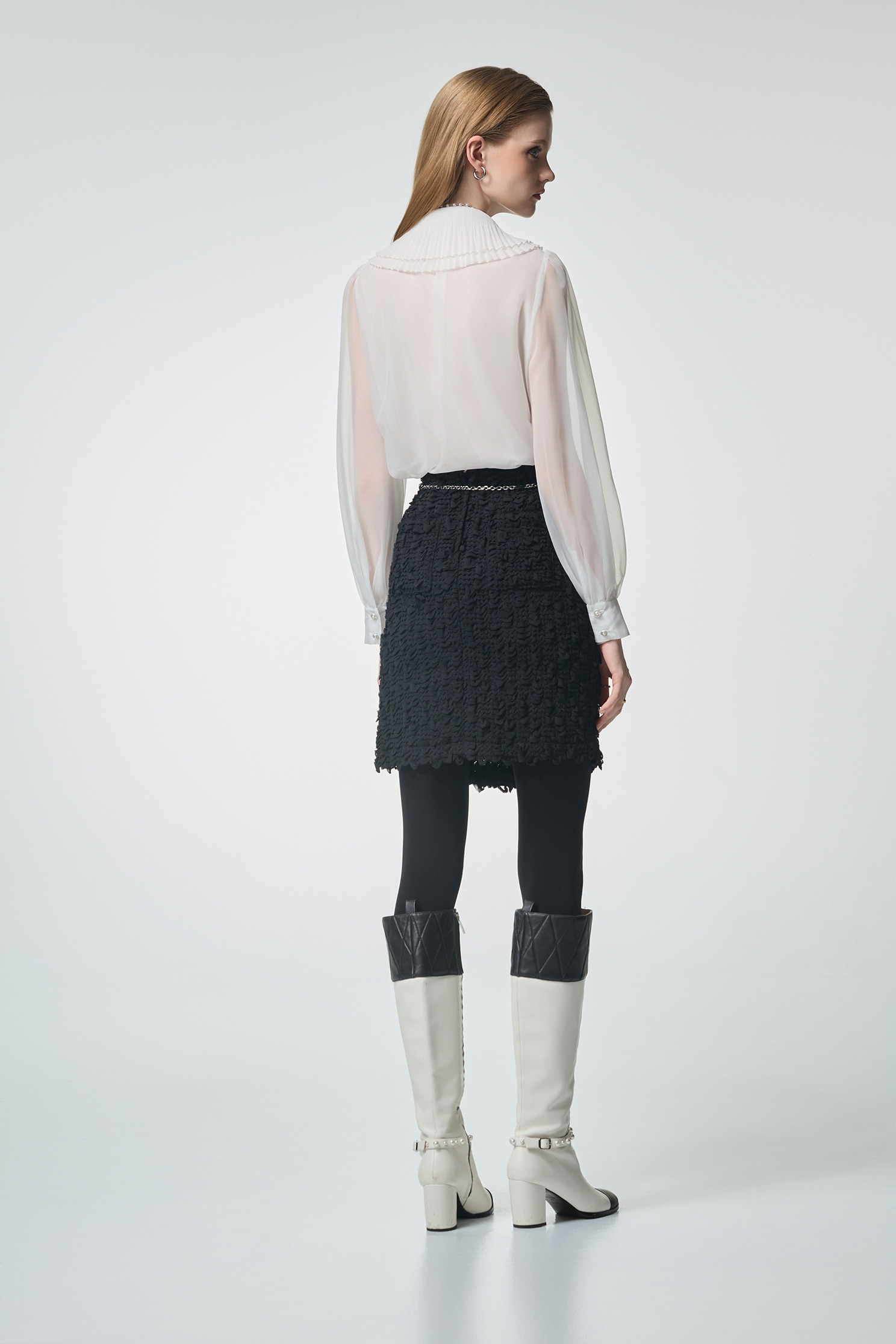 珍珠亮片蕾絲異材拼接上衣珍珠亮片蕾絲異材拼接上衣,上班OL穿搭,上衣,珍珠,秋冬穿搭,花花世界,蕾絲,蕾絲上衣