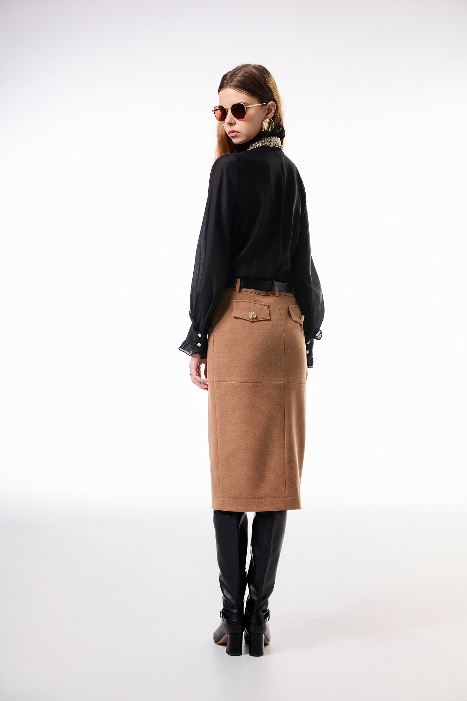 優雅珍珠領圈單品上衣優雅珍珠領圈單品上衣,上班OL穿搭,上衣,人氣商品,珍珠,秋冬穿搭,約會特輯,荷葉,襯衫