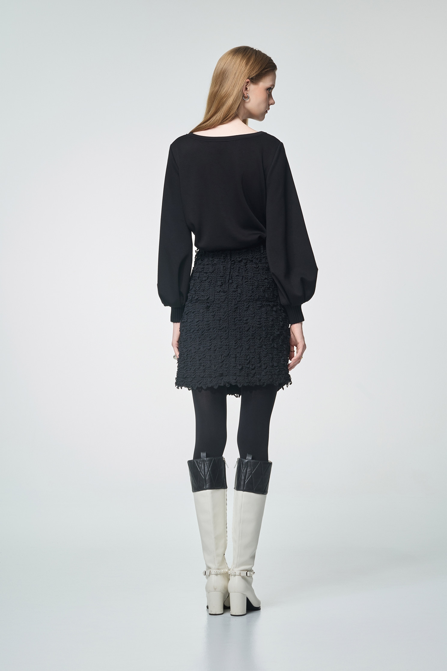 珍珠花片蝴蝶繡花單品上衣珍珠花片蝴蝶繡花單品上衣,上衣,人氣商品,珍珠,秋冬穿搭,簡約穿搭,約會特輯,繡花,花花世界