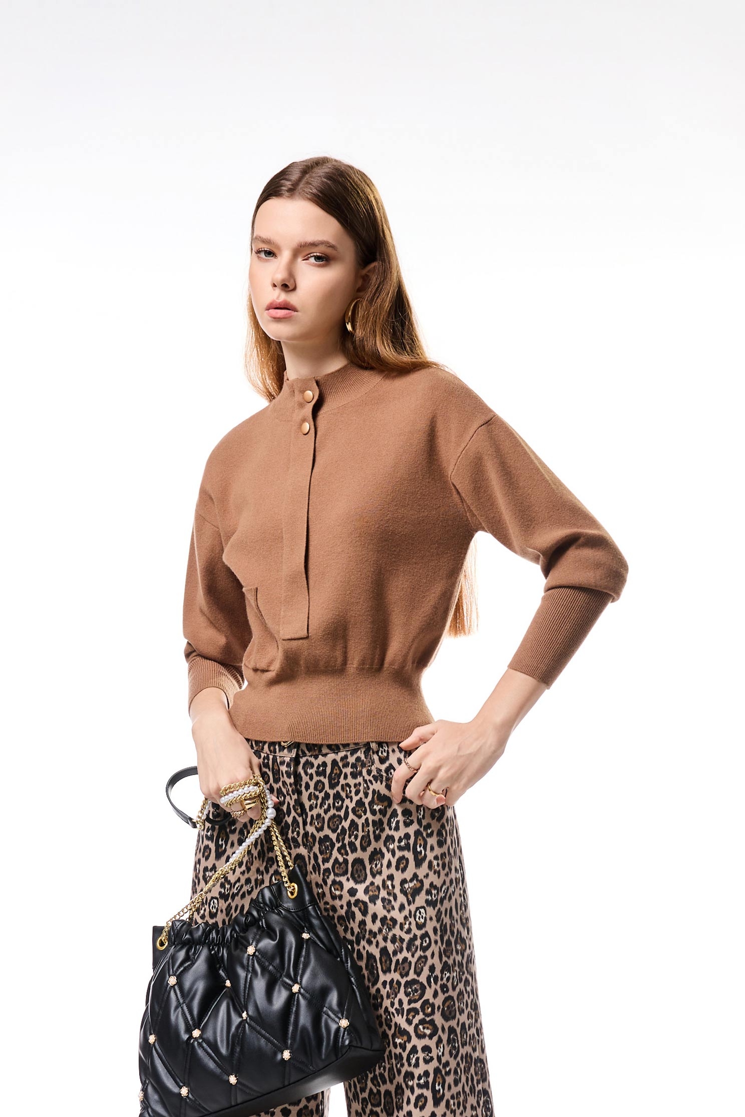 質樸原色拉鍊針織上衣質樸原色拉鍊針織上衣,上班OL穿搭,上衣,人氣商品,秋冬穿搭,簡約穿搭,約會特輯,針織,針織上衣,針織衫