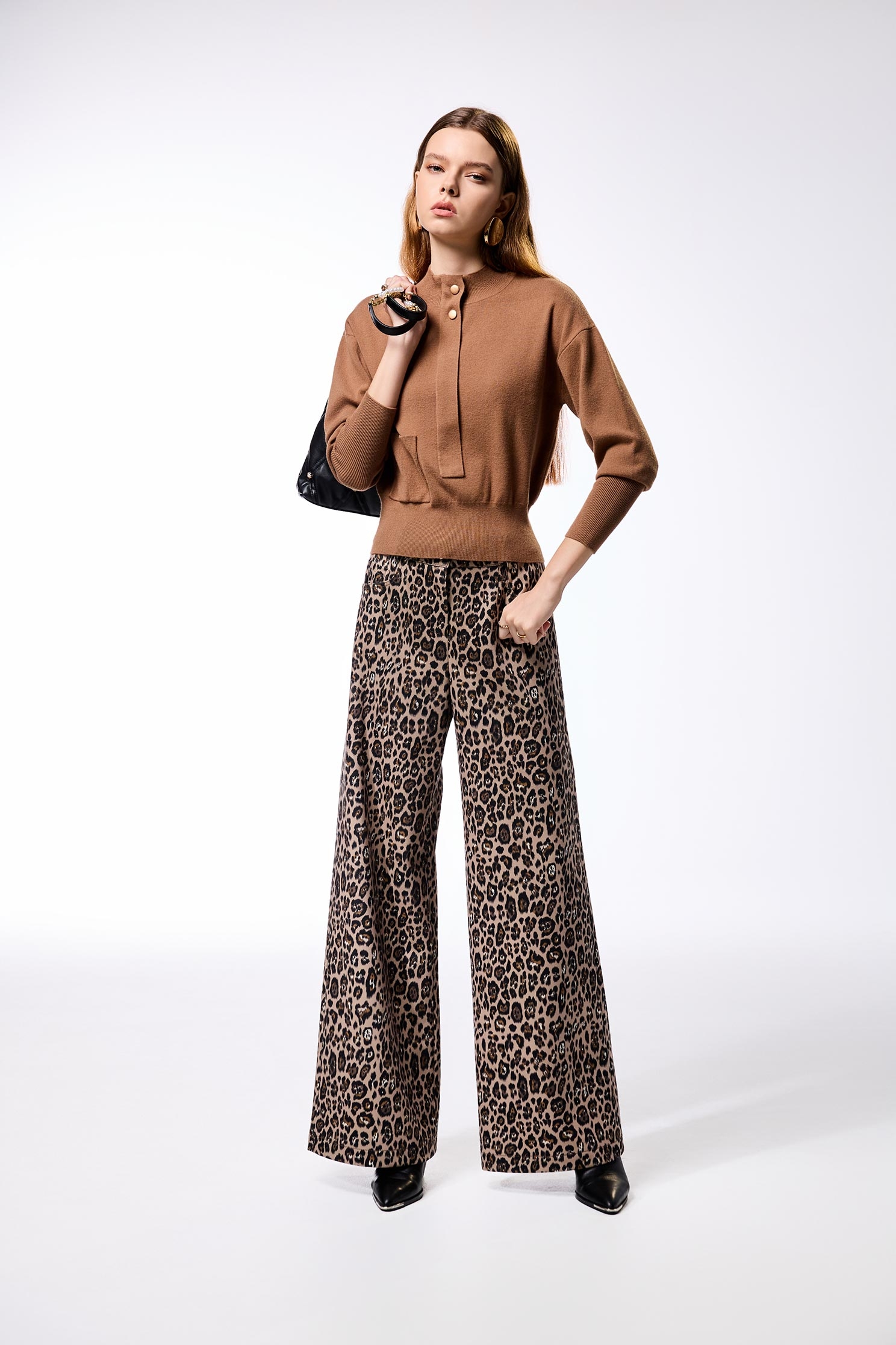 質樸原色拉鍊針織上衣質樸原色拉鍊針織上衣,上班OL穿搭,上衣,人氣商品,秋冬穿搭,簡約穿搭,約會特輯,針織,針織上衣,針織衫