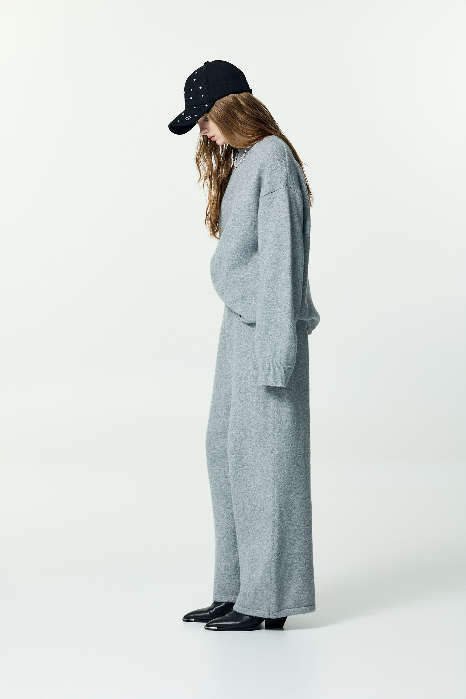 薄暮灰廓型針織上衣薄暮灰廓型針織上衣,上衣,時髦成套搭配,秋冬穿搭,簡約穿搭,針織,針織上衣,針織衫