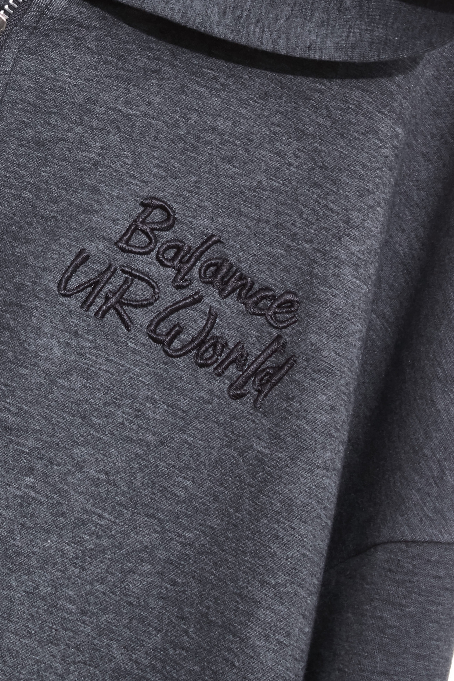 薄暮灰連帽衛衣式上衣薄暮灰連帽衛衣式上衣,上衣,人氣商品,刺繡,秋冬穿搭,簡約穿搭,衛衣