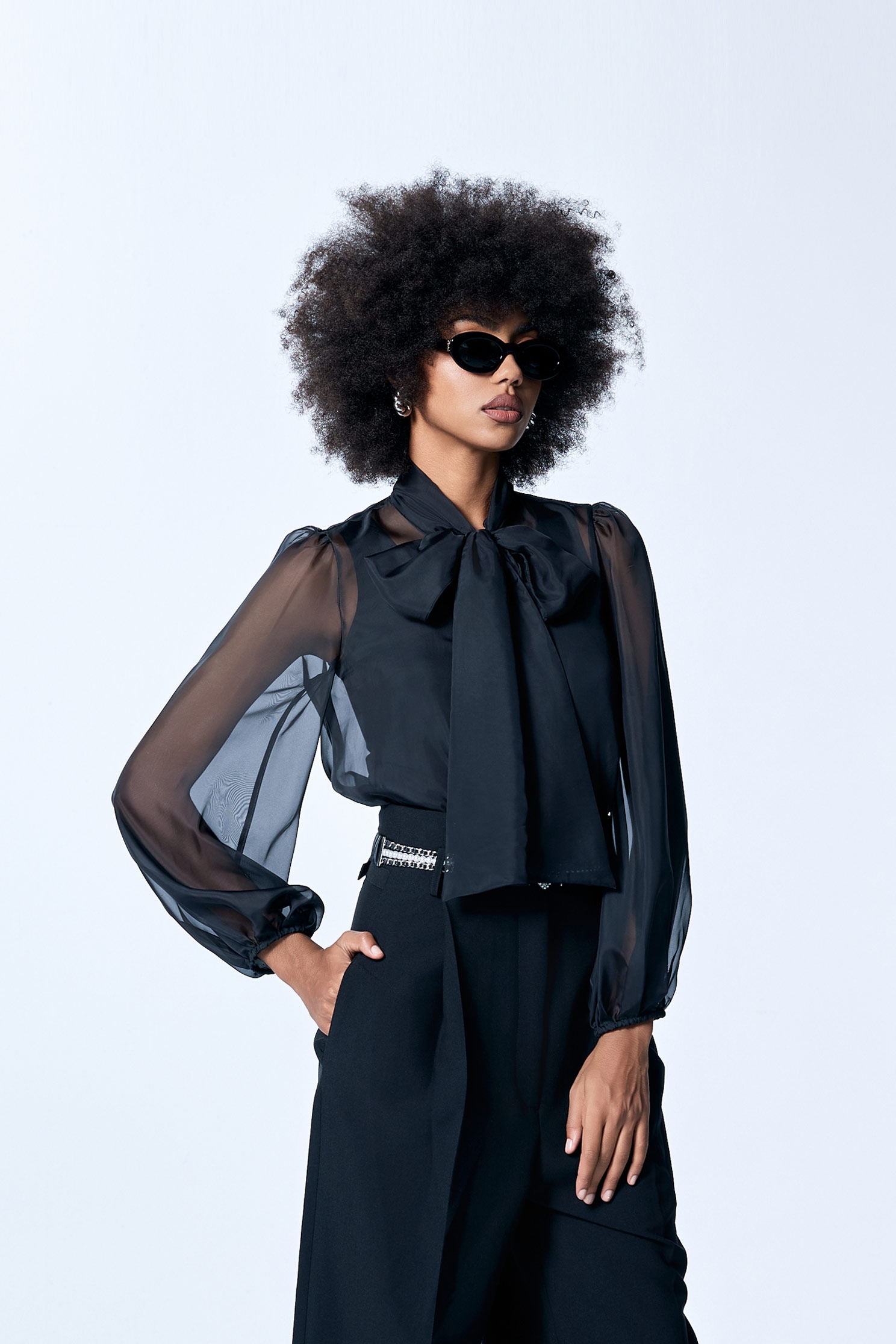 極致黑類烏干高領綁帶上衣極致黑類烏干高領綁帶上衣,上衣,內搭上衣,春夏穿搭,透膚上衣