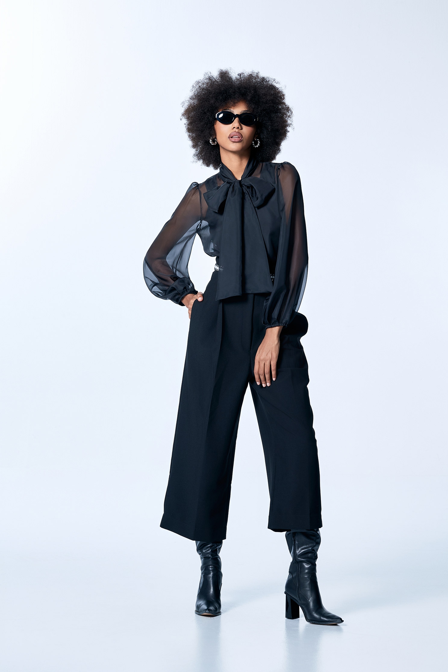 極致黑類烏干高領綁帶上衣極致黑類烏干高領綁帶上衣,上衣,內搭上衣,春夏穿搭,透膚上衣