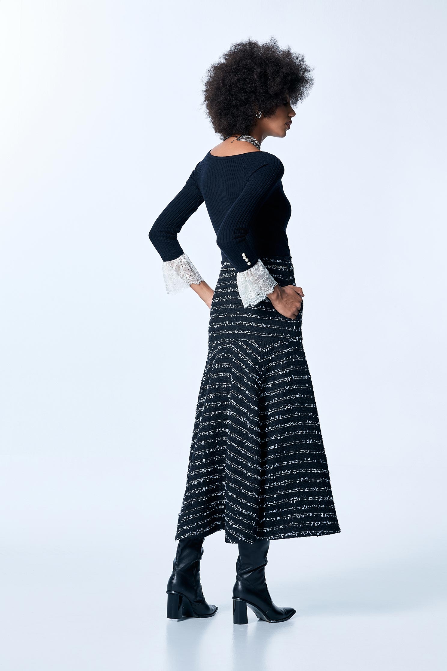 修身坑條長袖拼接蕾絲針織單品修身坑條長袖拼接蕾絲針織單品,上班OL穿搭,人氣商品,春夏穿搭,珍珠,蕾絲,蕾絲上衣,針織,針織衫