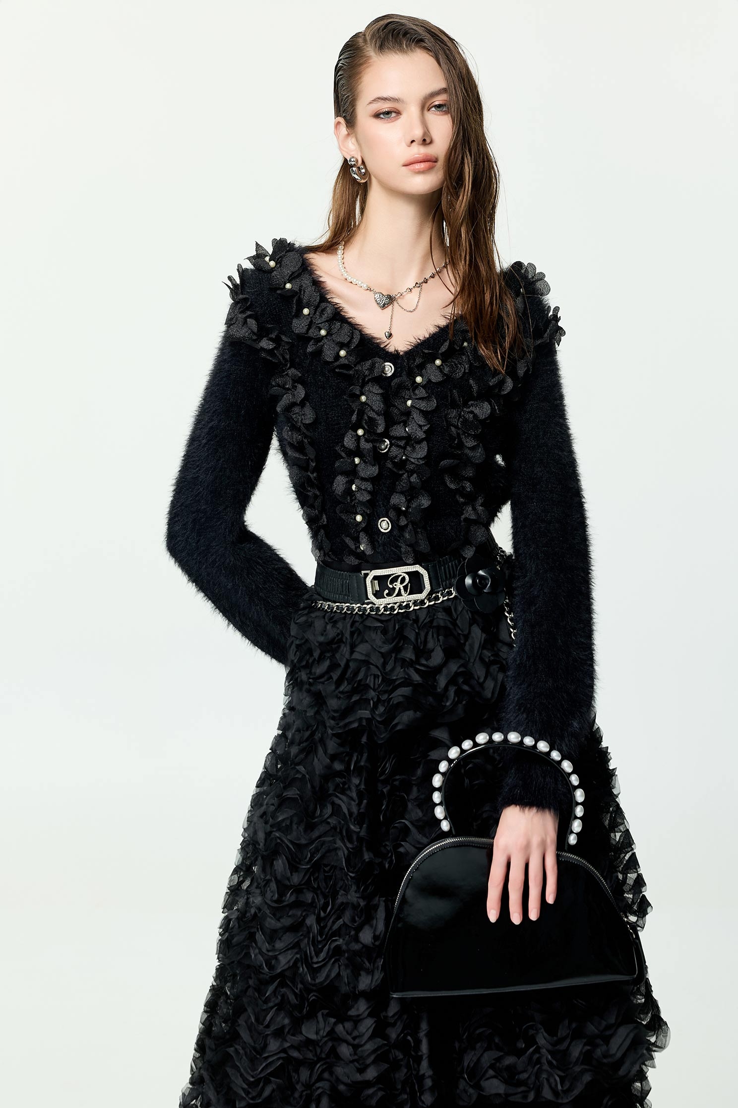 立體珍珠花朵針織單品立體珍珠花朵針織單品,時髦成套搭配,派對特輯,珍珠,秋冬穿搭,約會特輯,花花世界,針織,針織衫