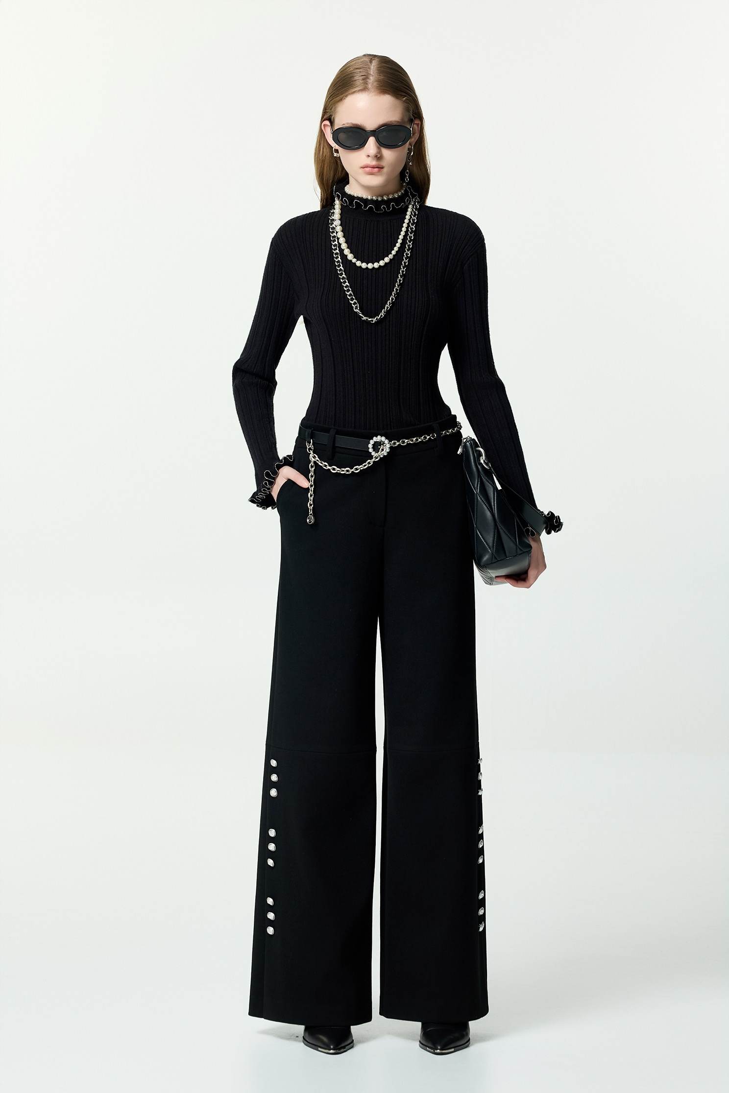 荷葉波浪崁珠坑條針織荷葉波浪崁珠坑條針織,上班OL穿搭,人氣商品,秋冬穿搭,簡約穿搭,約會特輯,荷葉,針織,針織衫