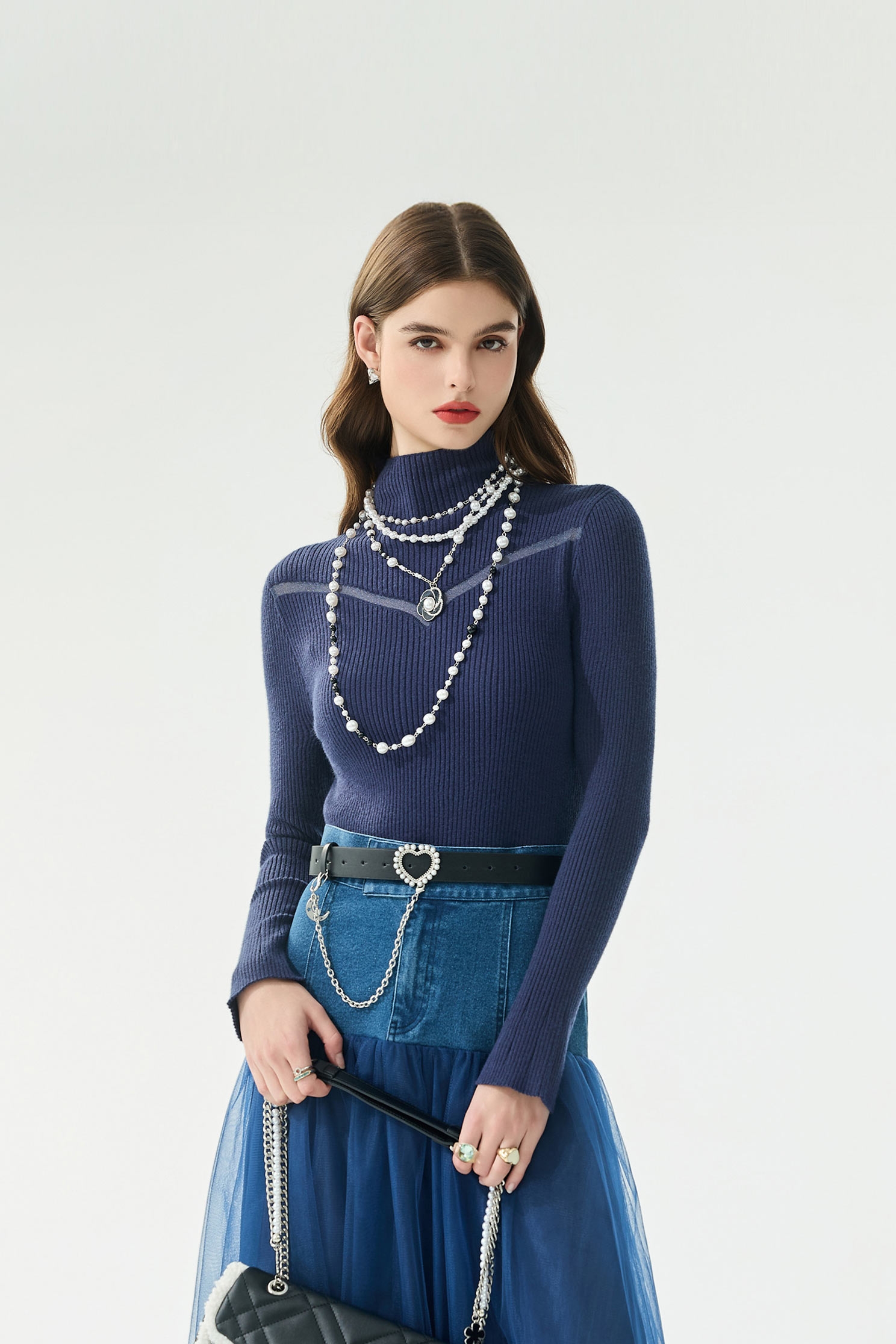 簍空Ｖ造型針織上衣簍空Ｖ造型針織上衣,上班OL穿搭,上衣,內搭上衣,秋冬穿搭,簡約穿搭,約會特輯,針織,針織上衣,針織衫