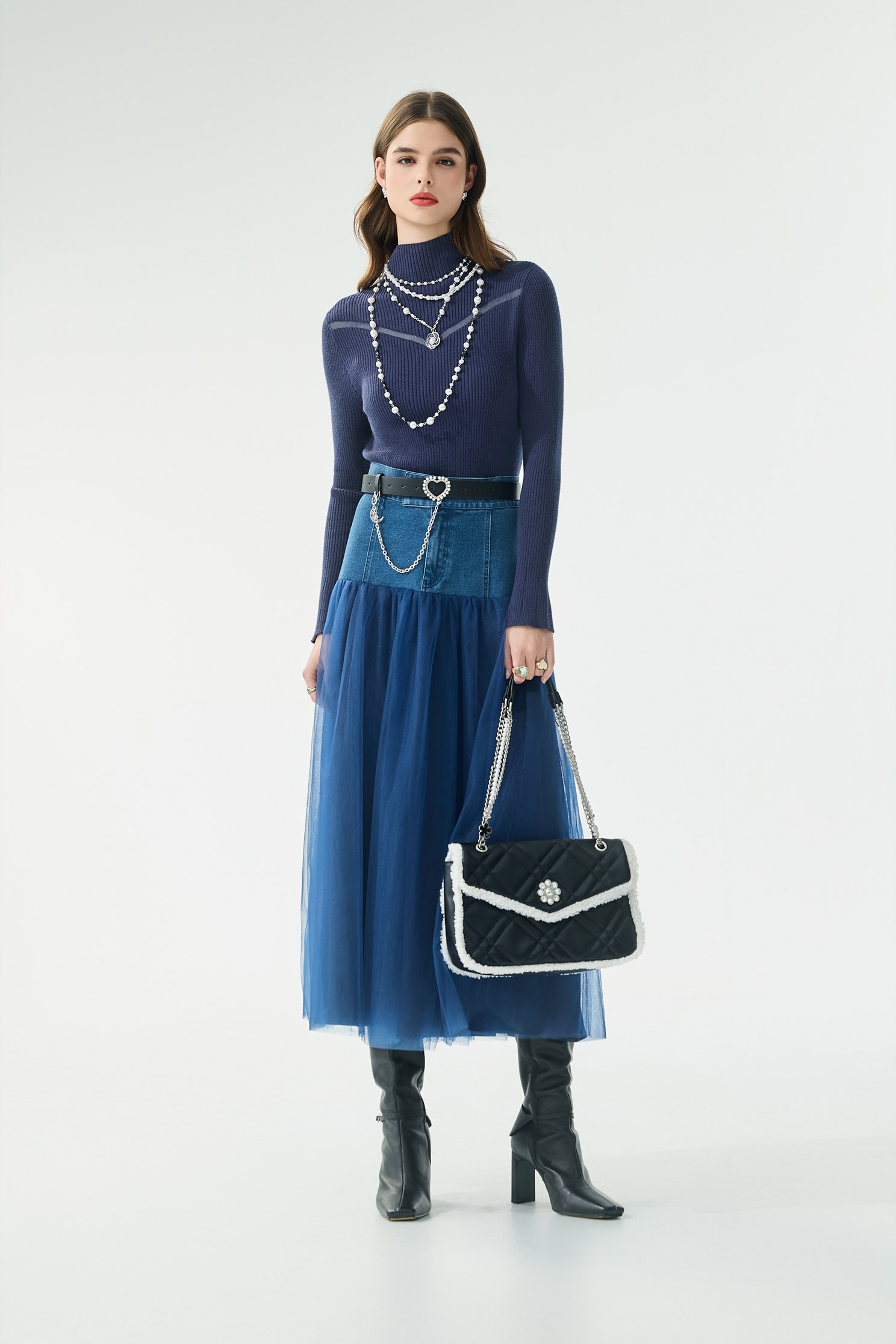 簍空Ｖ造型針織上衣簍空Ｖ造型針織上衣,上班OL穿搭,上衣,內搭上衣,秋冬穿搭,簡約穿搭,約會特輯,針織,針織上衣,針織衫