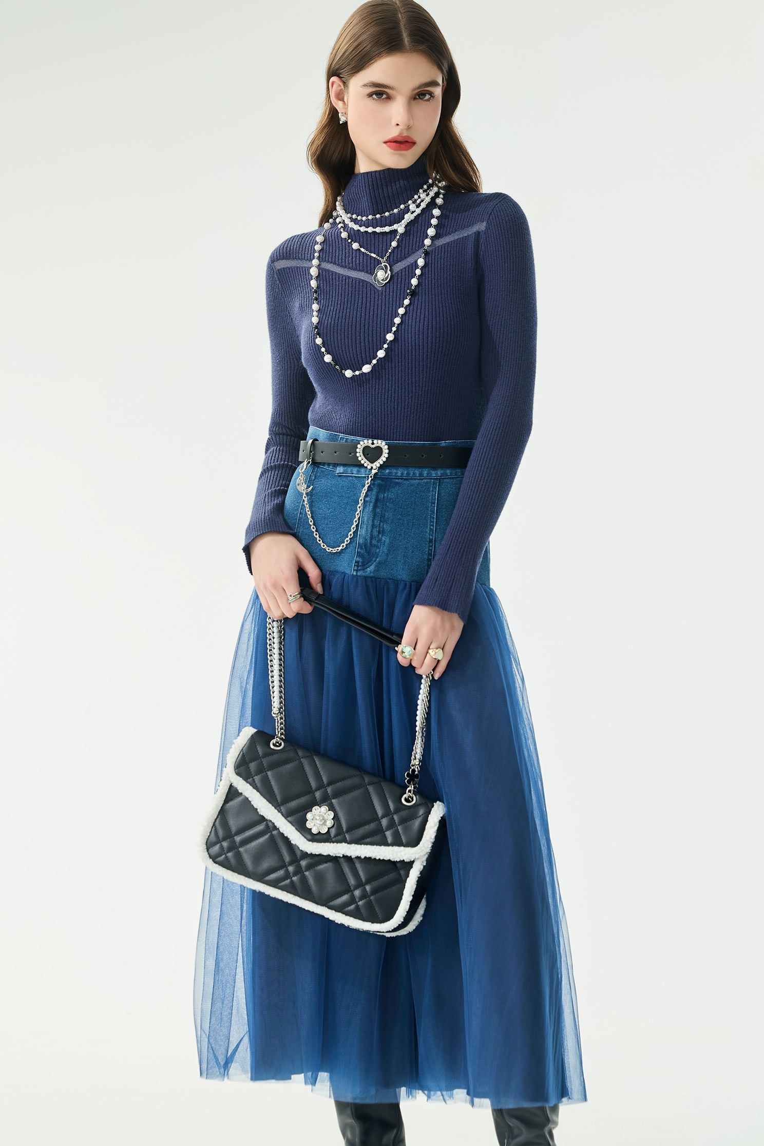 簍空Ｖ造型針織上衣簍空Ｖ造型針織上衣,上班OL穿搭,上衣,內搭上衣,秋冬穿搭,簡約穿搭,約會特輯,針織,針織上衣,針織衫