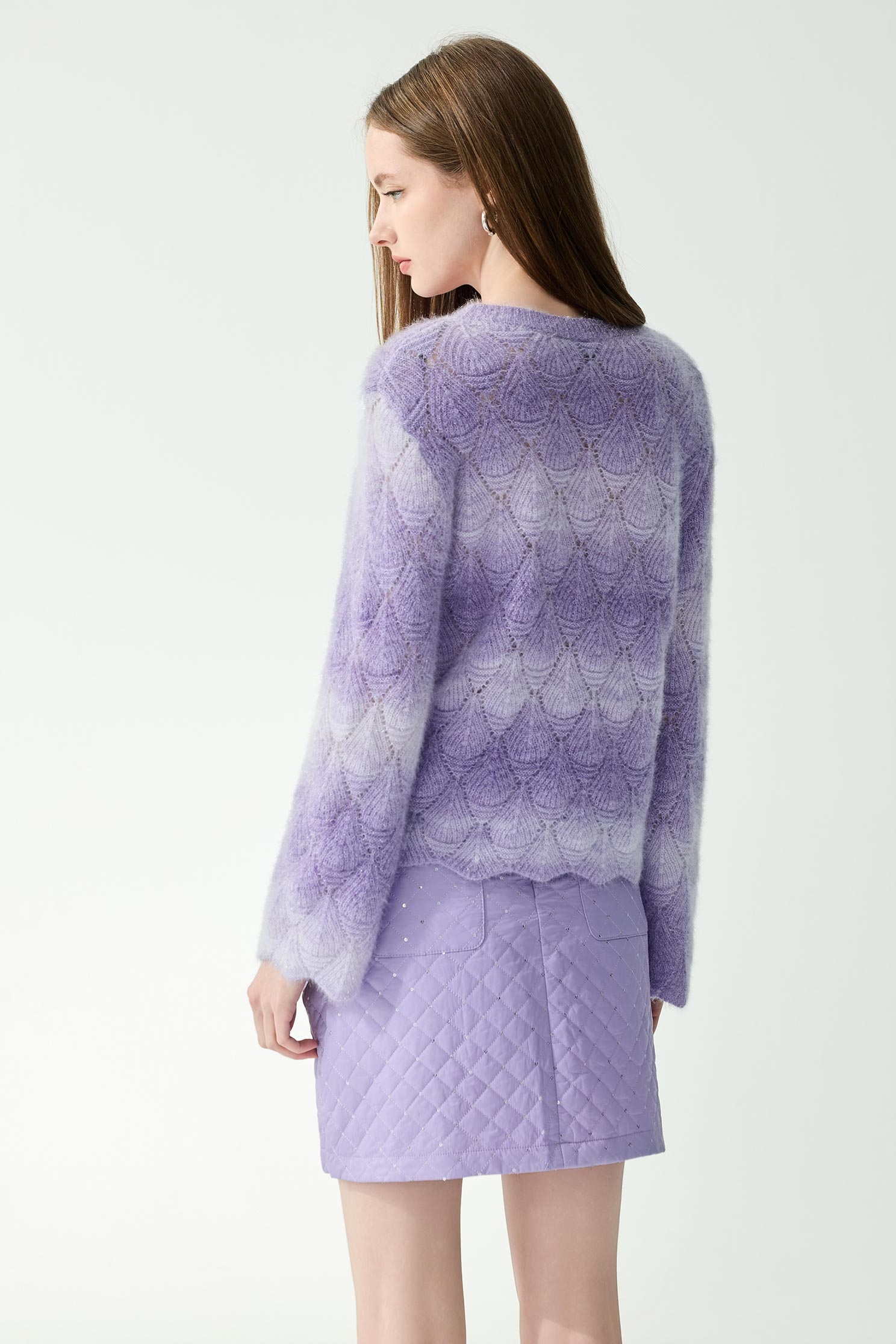 銀河丁香紫漸層針織銀河丁香紫漸層針織,上衣,人氣商品,條紋,秋冬穿搭,約會特輯,針織,針織上衣,針織衫