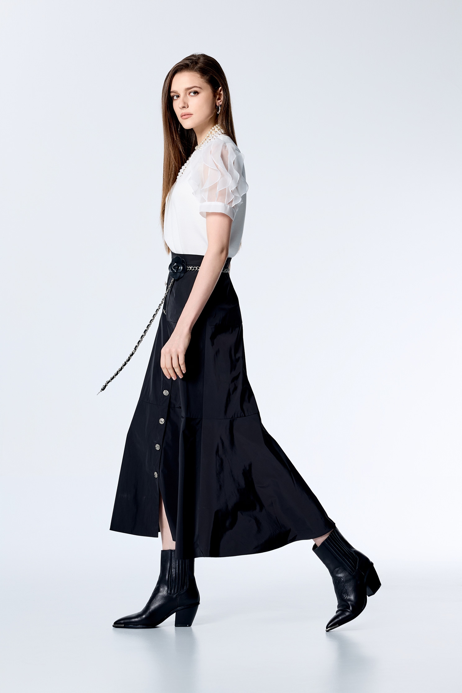 荷葉波浪異材拼接單品荷葉波浪異材拼接單品,上衣,人氣商品,春夏穿搭,約會特輯,荷葉,透膚上衣