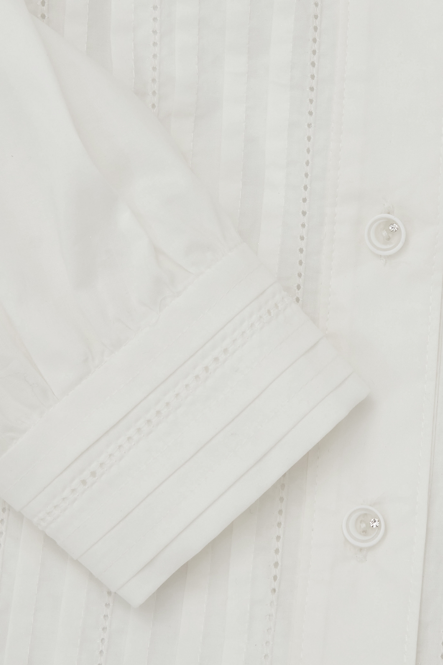 綴鑽飾領片襯衫上衣綴鑽飾領片襯衫上衣,上班OL穿搭,上衣,刺繡,春夏穿搭,白色上衣,襯衫