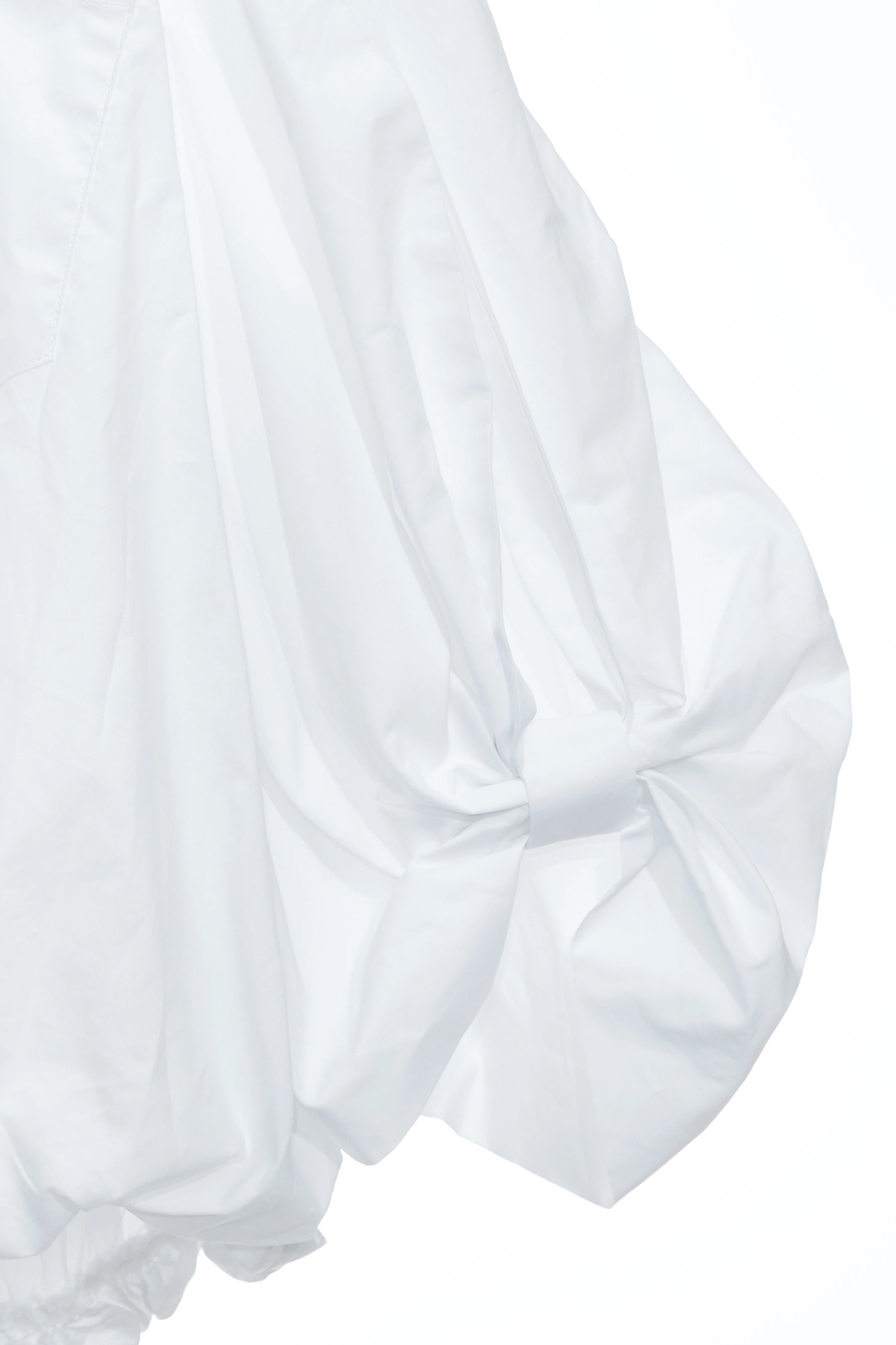 白色立體泡袖單品上衣白色立體泡袖單品上衣,上衣,春夏穿搭,白色上衣,約會特輯,繡花,襯衫