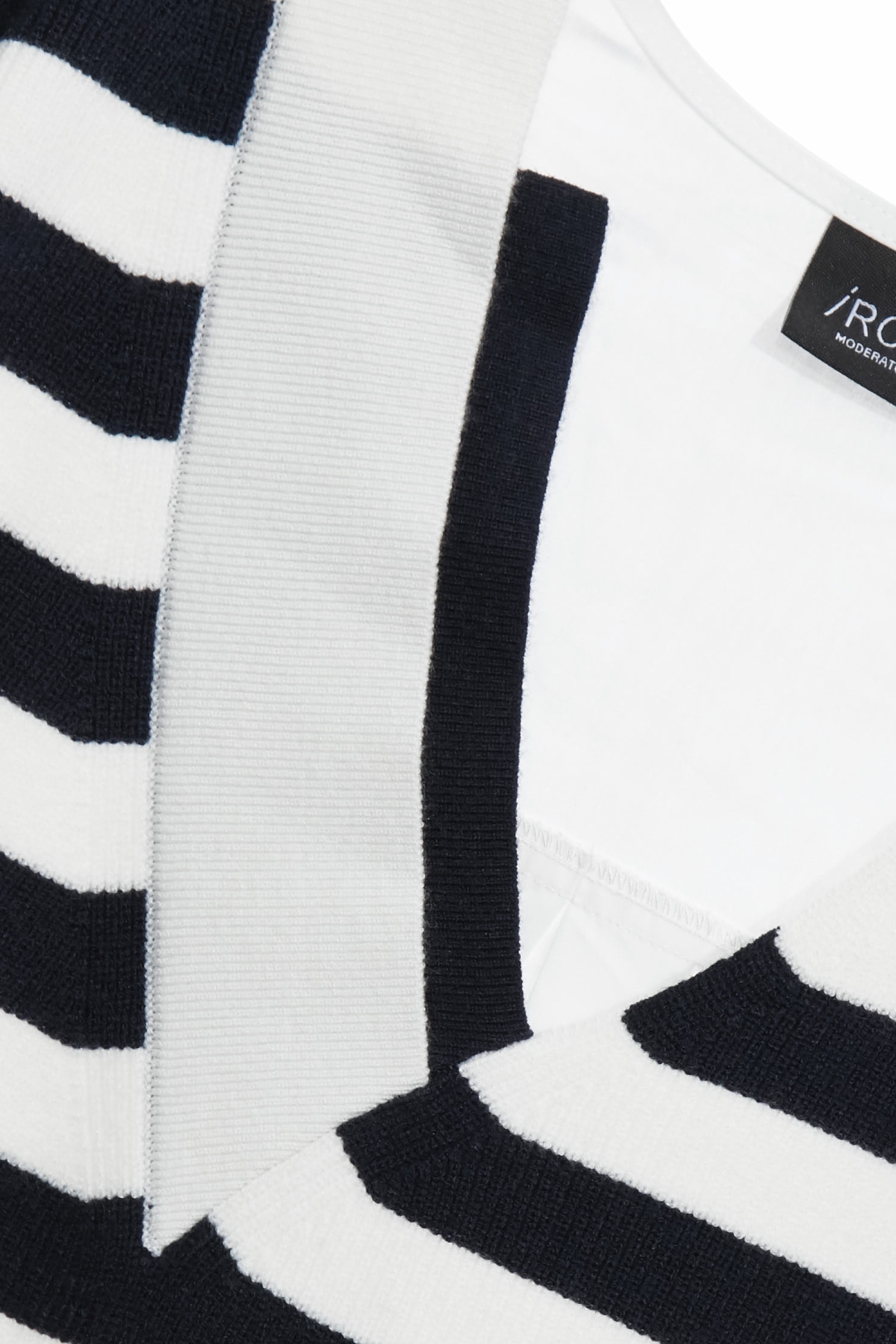 午夜藍條針平織剪接上衣午夜藍條針平織剪接上衣,V領上衣,上衣,人氣商品,春夏穿搭,襯衫,針織,針織上衣,針織衫