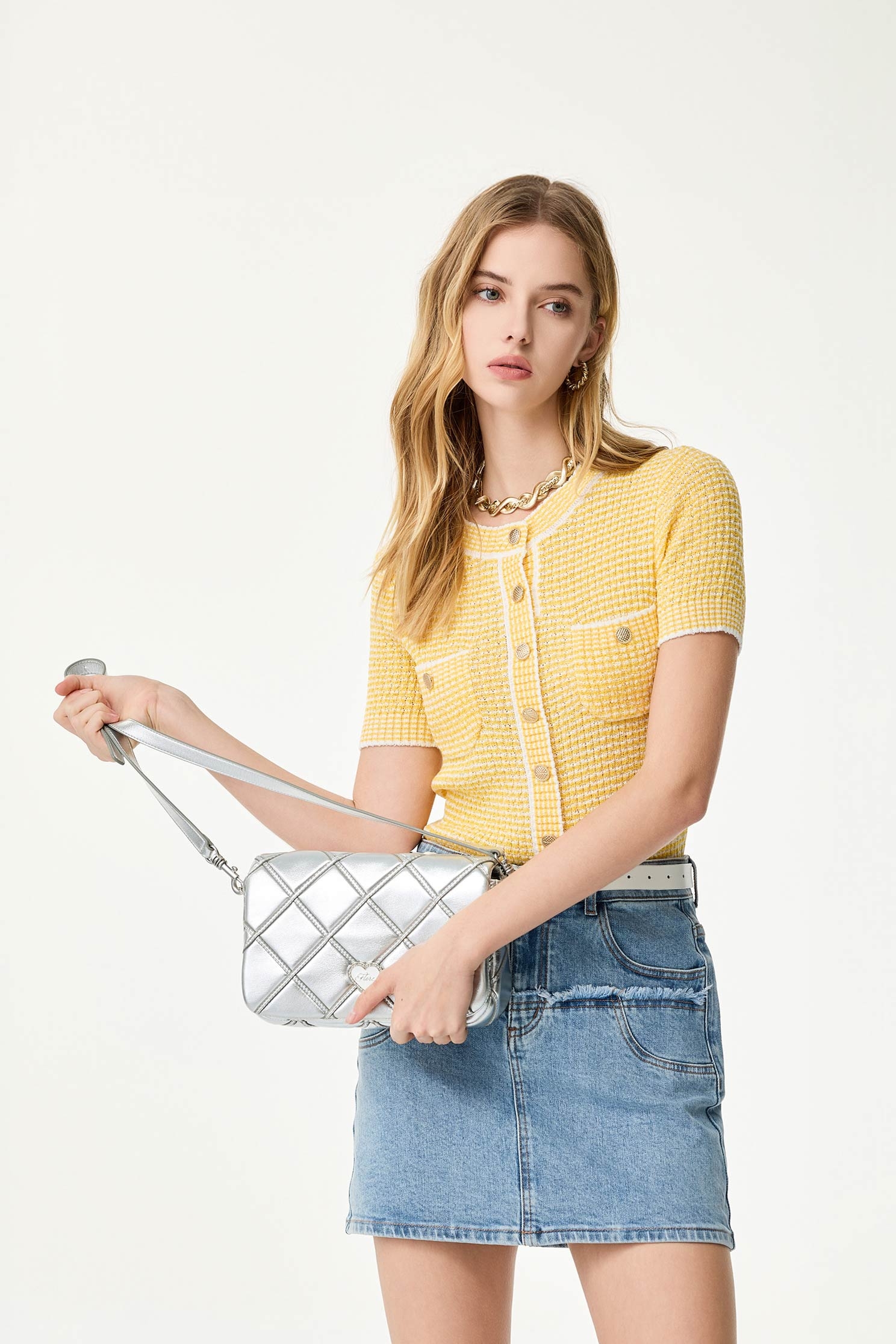 太陽黃排釦針織上衣太陽黃排釦針織上衣,上衣,春夏穿搭,約會特輯,針織,針織上衣