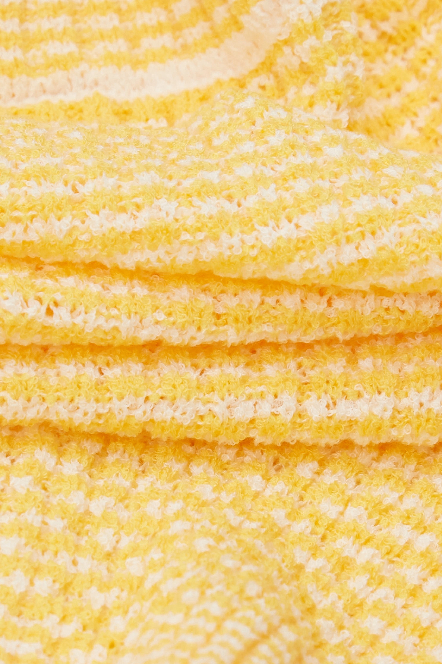 太陽黃排釦針織上衣太陽黃排釦針織上衣,上衣,春夏穿搭,約會特輯,針織,針織上衣