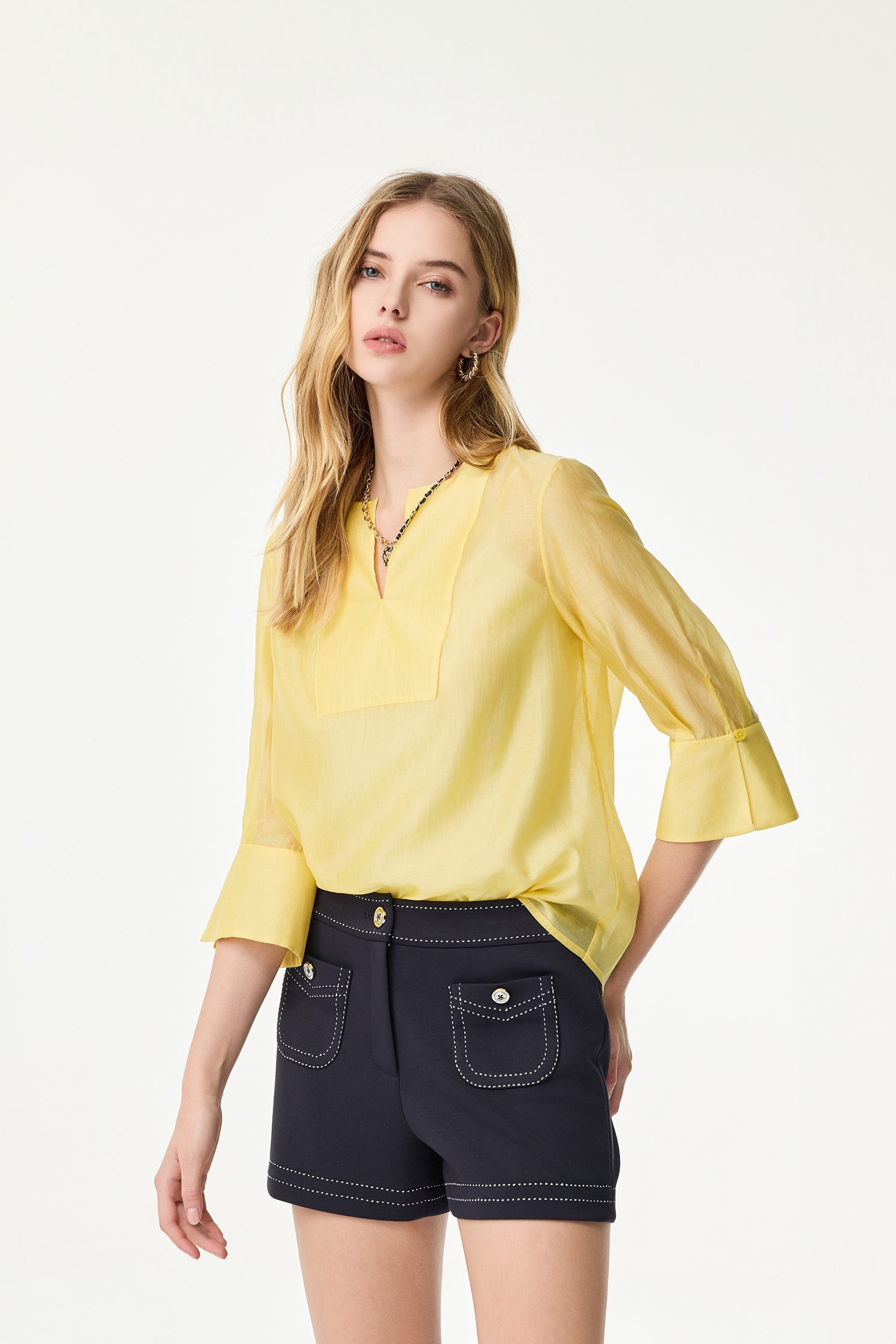 陽光黃絲棉上衣陽光黃絲棉上衣,上班OL穿搭,上衣,春夏穿搭,時髦成套搭配,約會特輯,襯衫