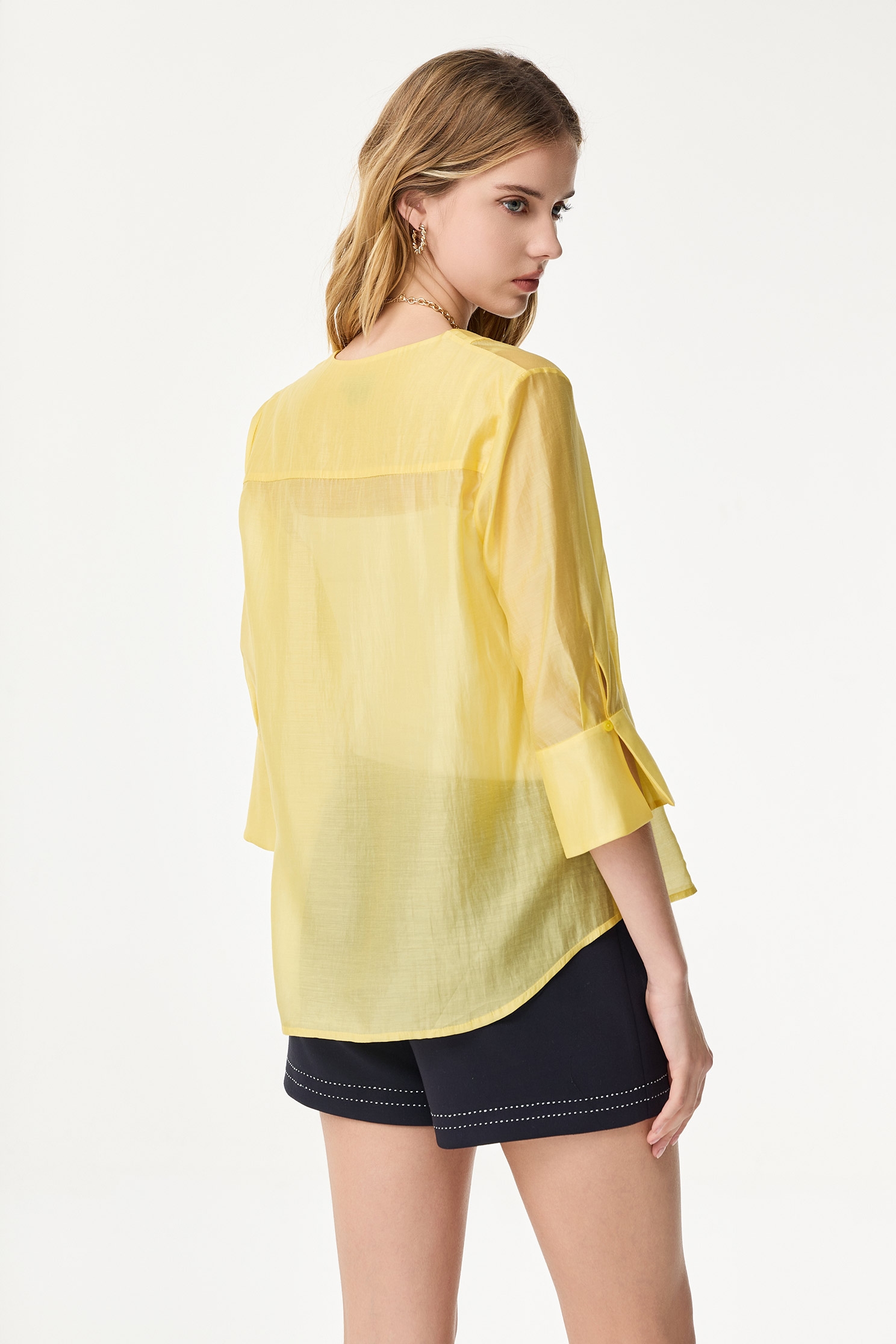 陽光黃絲棉上衣陽光黃絲棉上衣,上班OL穿搭,上衣,春夏穿搭,時髦成套搭配,約會特輯,襯衫