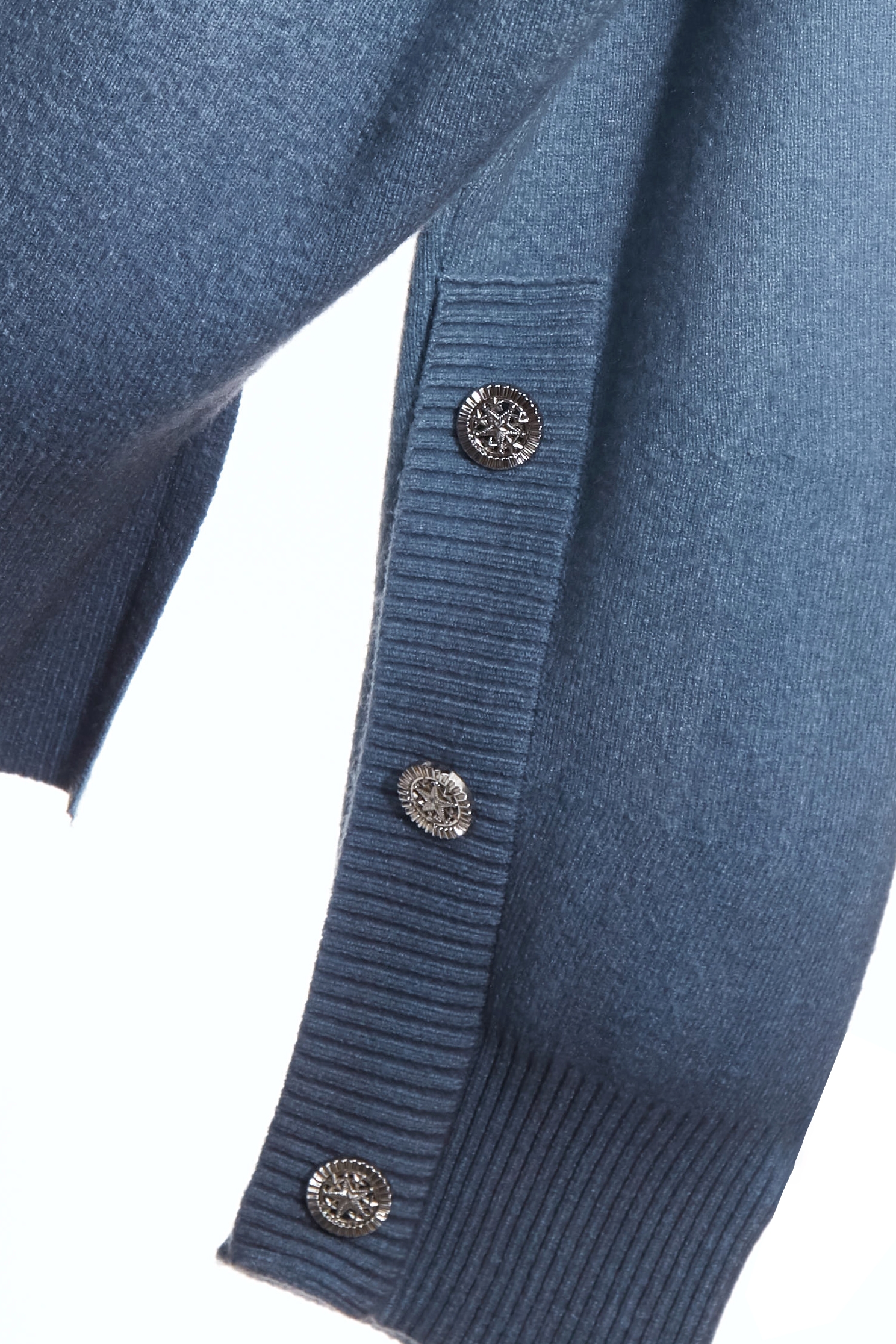 珍珠藍漸層染針織上衣珍珠藍漸層染針織上衣,上班OL穿搭,上衣,春夏穿搭,珍珠,約會特輯,針織,針織上衣,針織衫