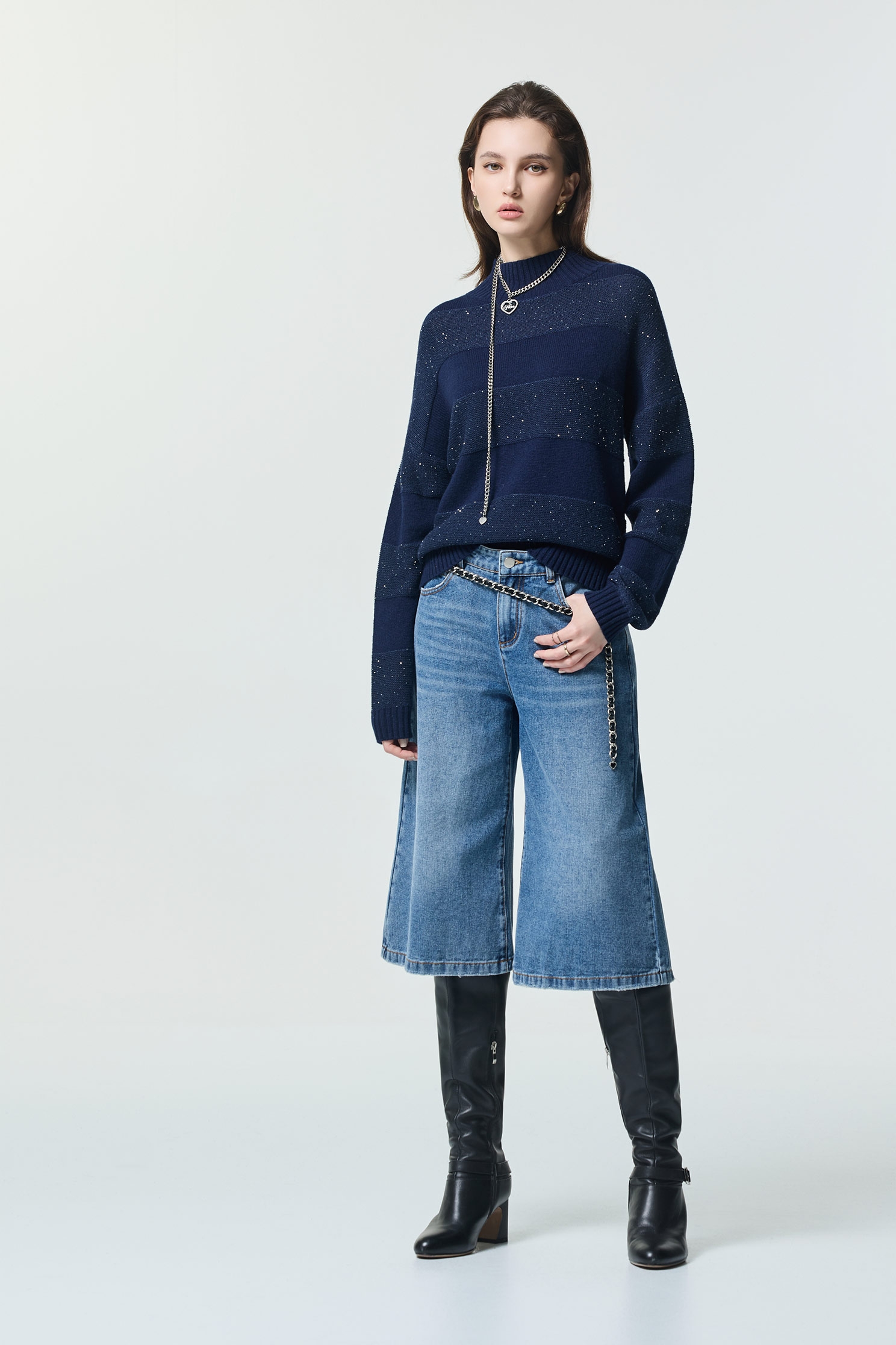 光澤感正反針針織上衣光澤感正反針針織上衣,上班OL穿搭,上衣,春夏穿搭,條紋,簡約穿搭,針織,針織上衣,針織衫