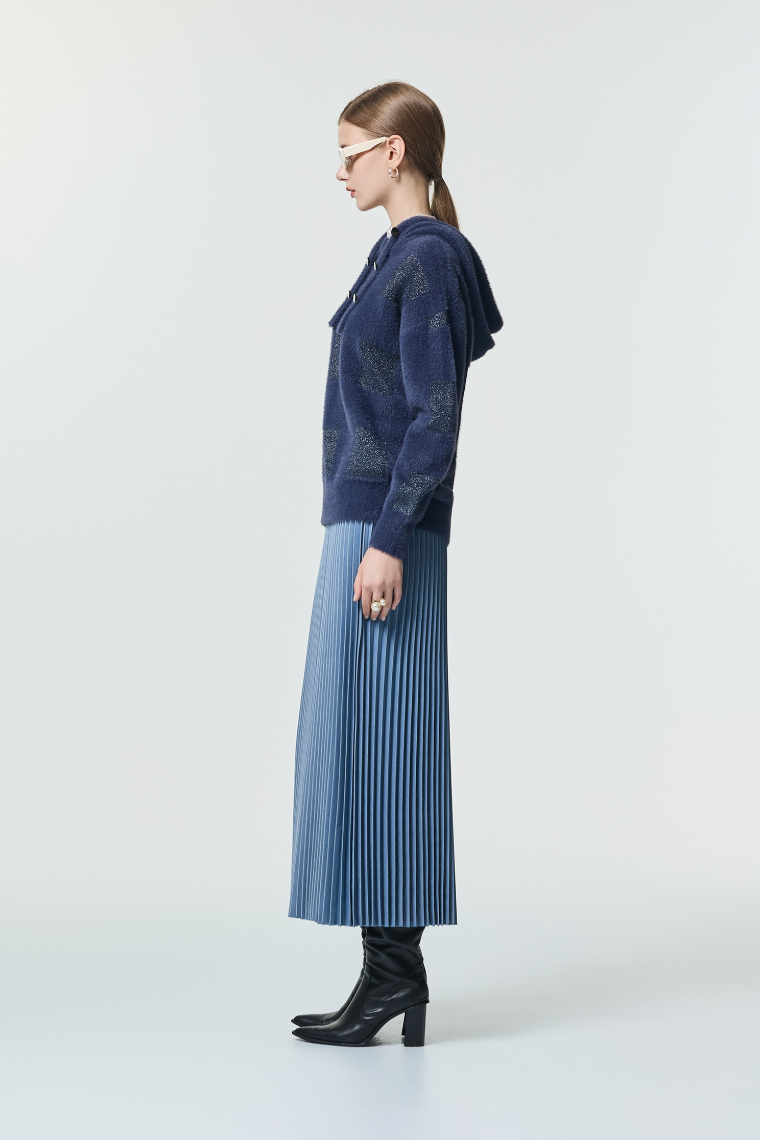 光澤感正反針連帽針織上衣光澤感正反針連帽針織上衣,上衣,人氣商品,春夏穿搭,格紋,針織,針織上衣,針織衫