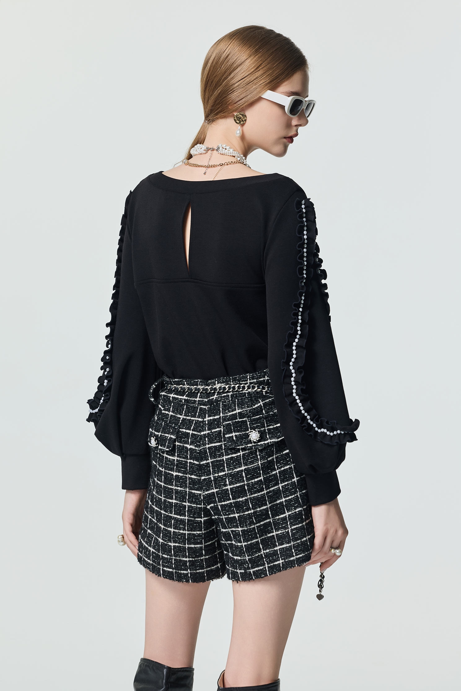 荷葉珍珠蓬袖單品T恤荷葉珍珠蓬袖單品T恤,T恤,上班OL穿搭,上衣,人氣商品,春夏穿搭,珍珠,簡約穿搭,約會特輯,荷葉