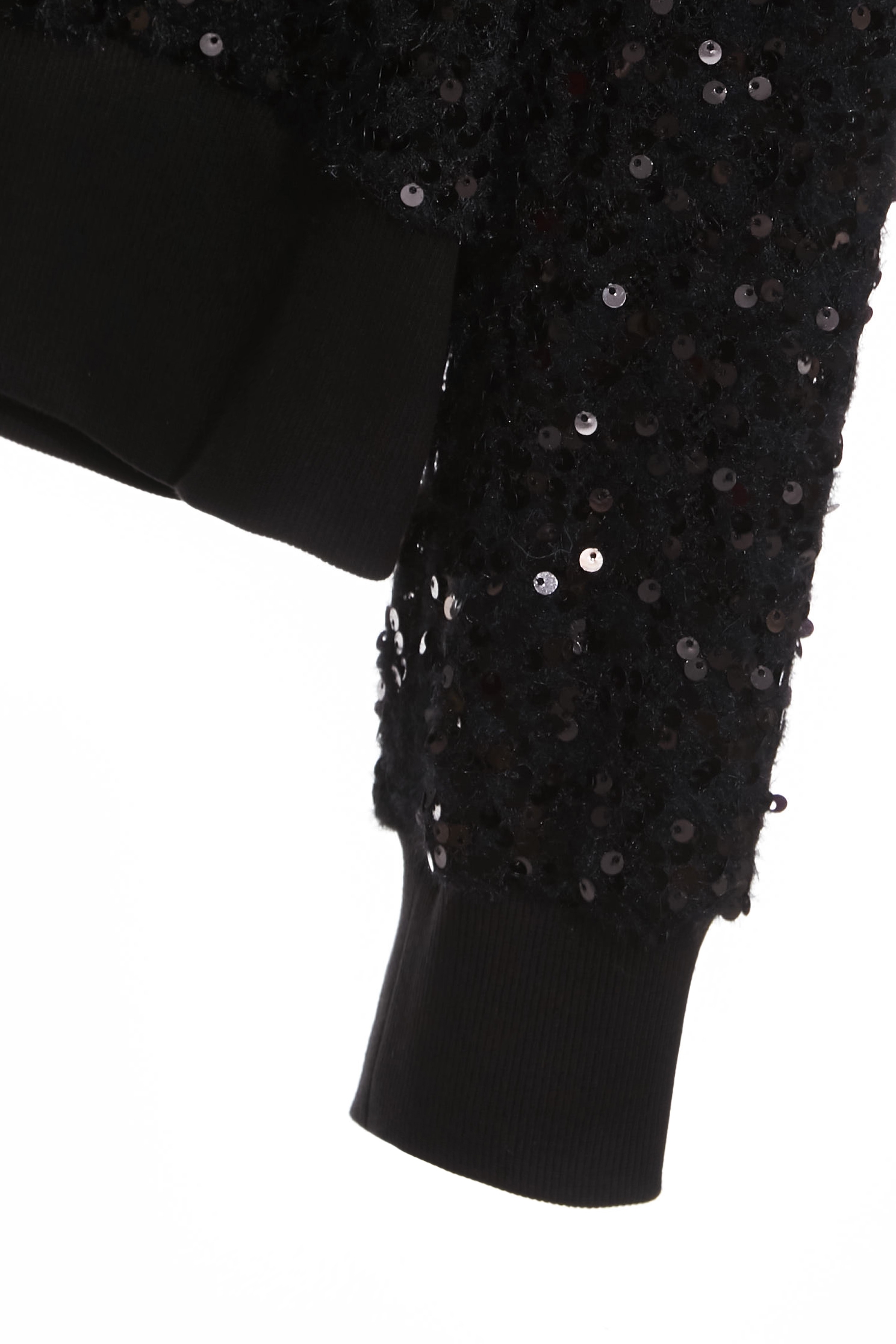 輕奢崁亮片彈性單品上衣輕奢崁亮片彈性單品上衣,上衣,春夏穿搭,派對特輯,約會特輯,針織