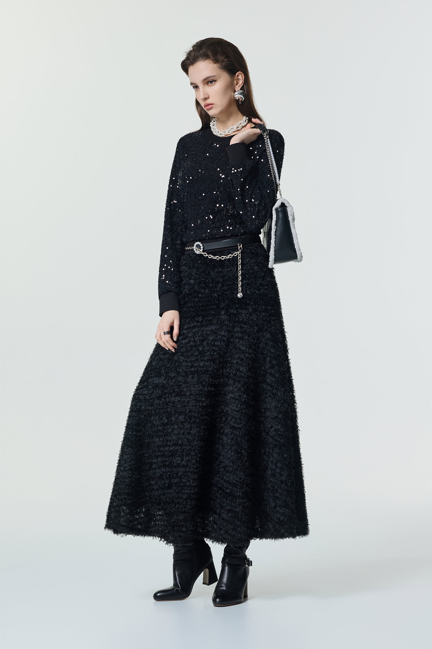 輕奢崁亮片彈性單品上衣輕奢崁亮片彈性單品上衣,上衣,春夏穿搭,派對特輯,約會特輯,針織