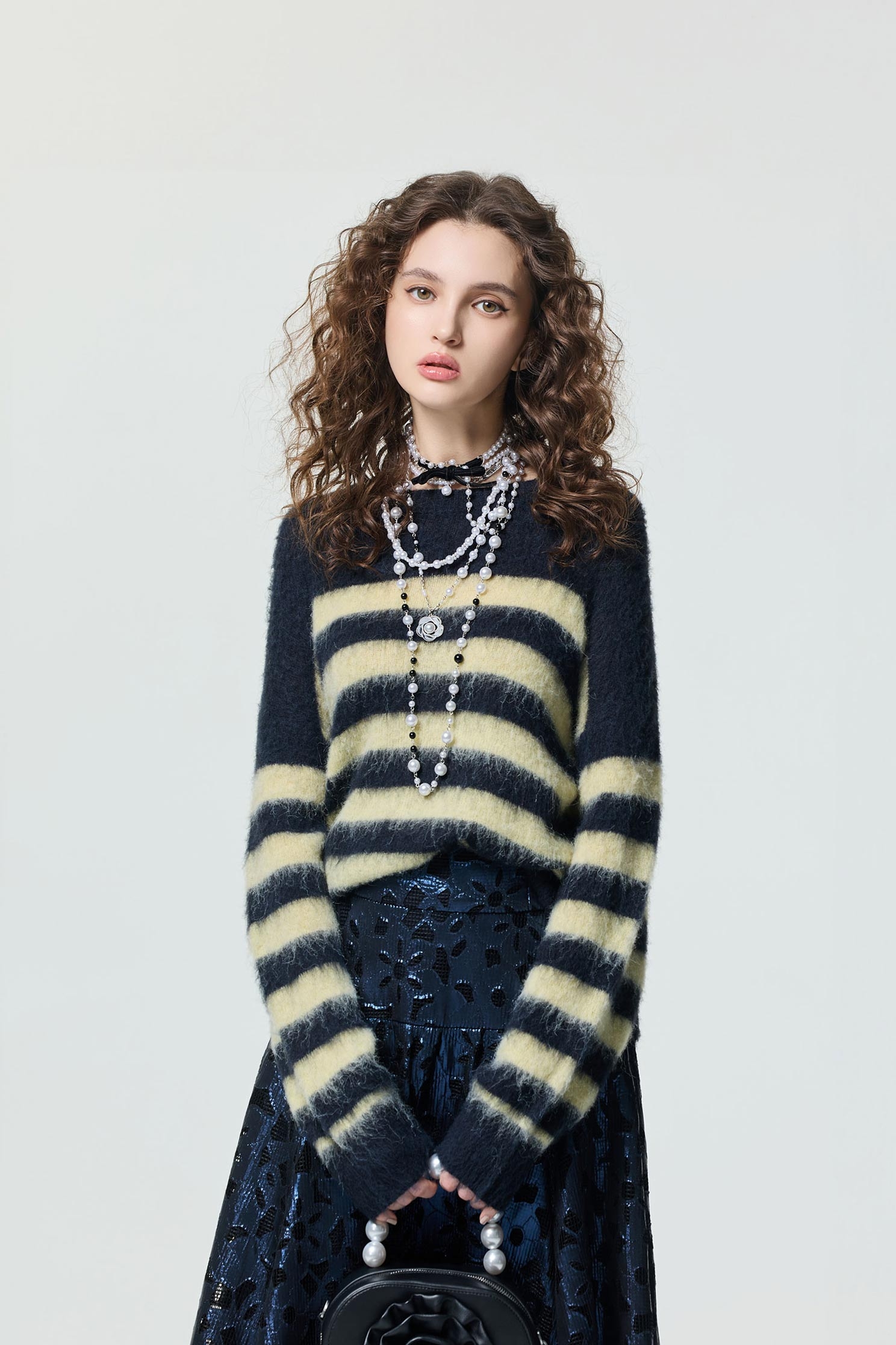 海軍藍仿馬海毛條紋針織海軍藍仿馬海毛條紋針織,上班OL穿搭,上衣,春夏穿搭,條紋,約會特輯,針織,針織上衣,針織衫