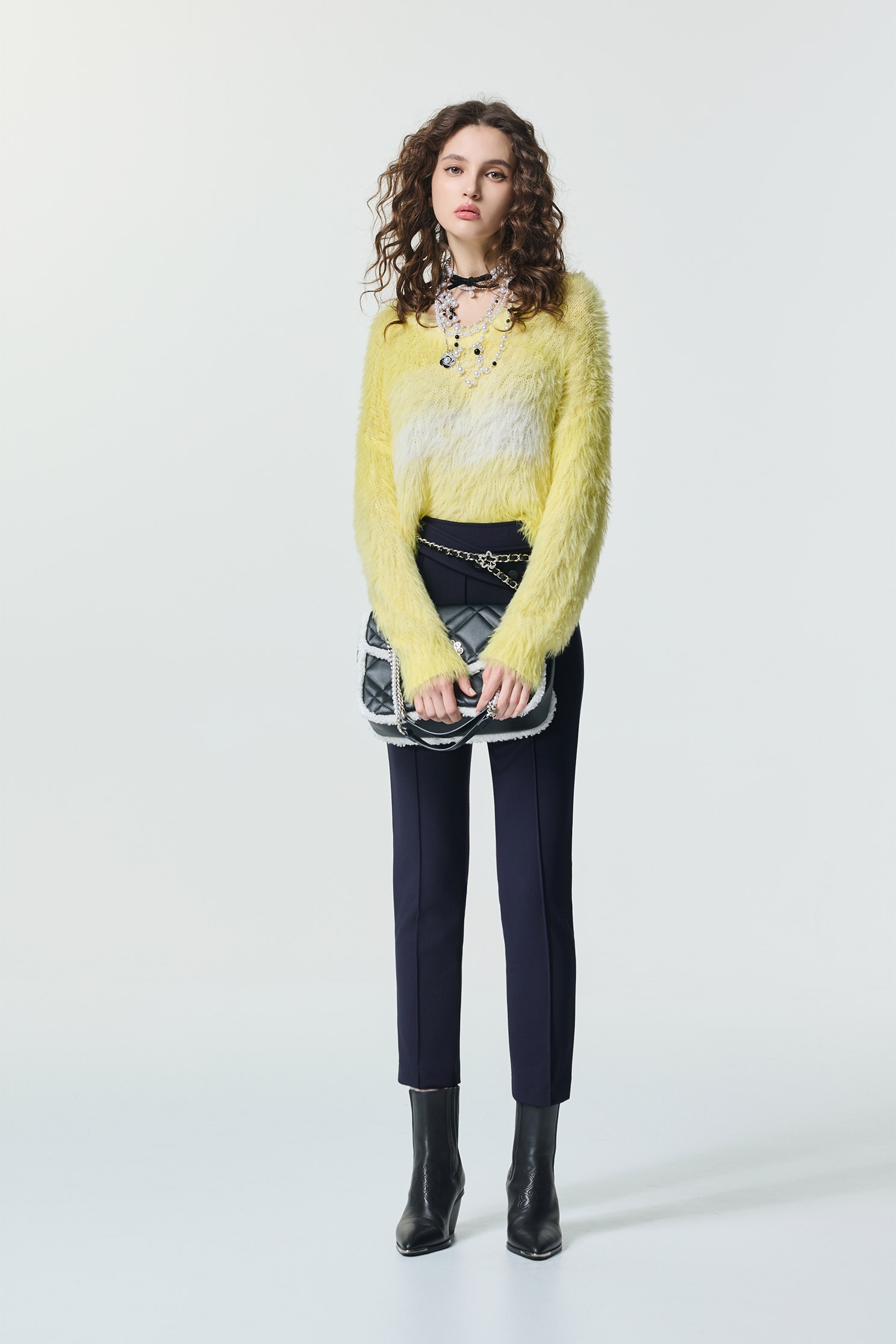 萊姆黃暈染長毛針織上衣萊姆黃暈染長毛針織上衣,V領上衣,上衣,人氣商品,春夏穿搭,約會特輯,針織,針織上衣,針織衫