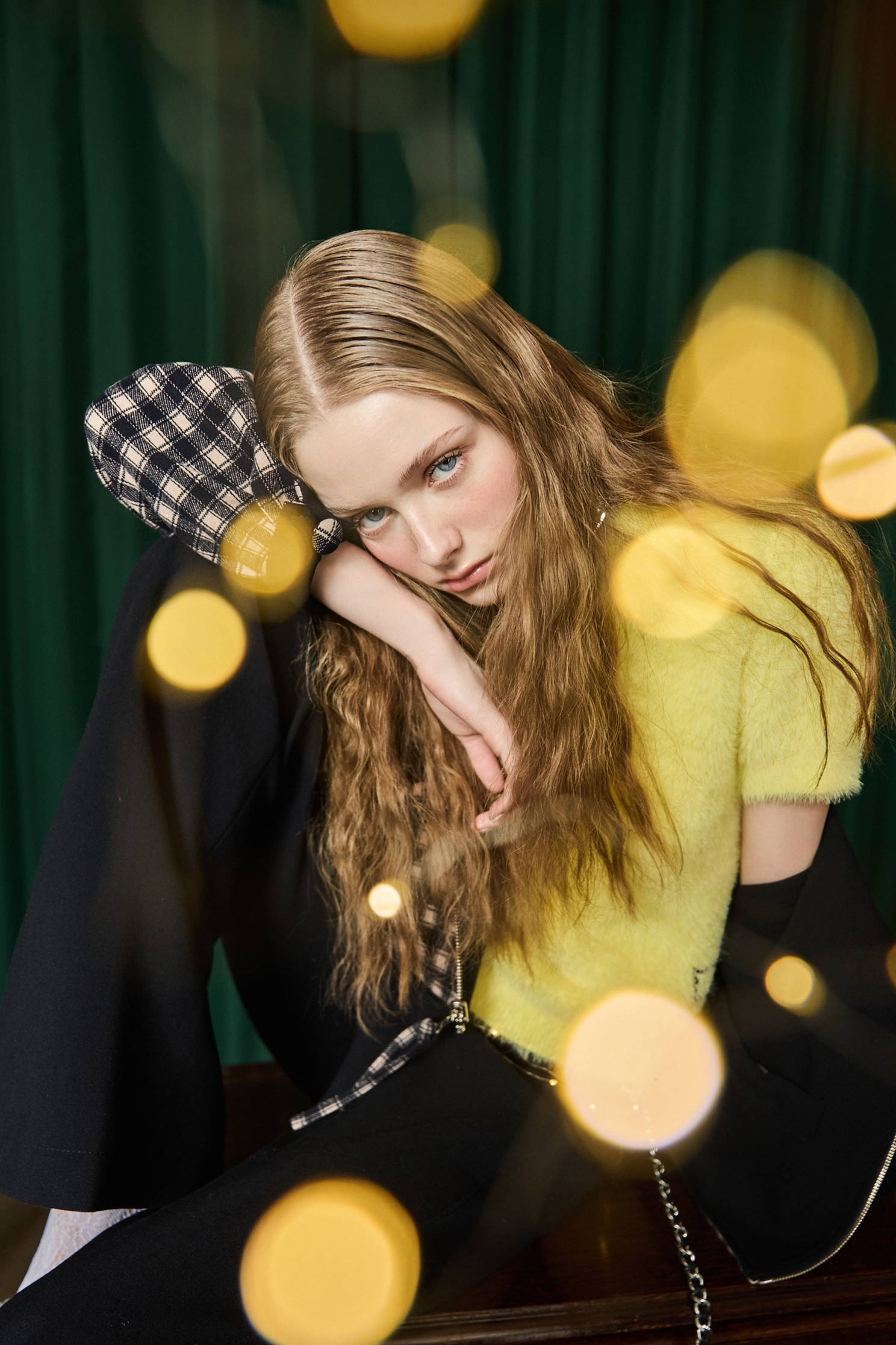 萊姆黃仿水貂毛針織上衣萊姆黃仿水貂毛針織上衣,上衣,人氣商品,春夏穿搭,簡約穿搭,約會特輯,針織,針織上衣,針織衫