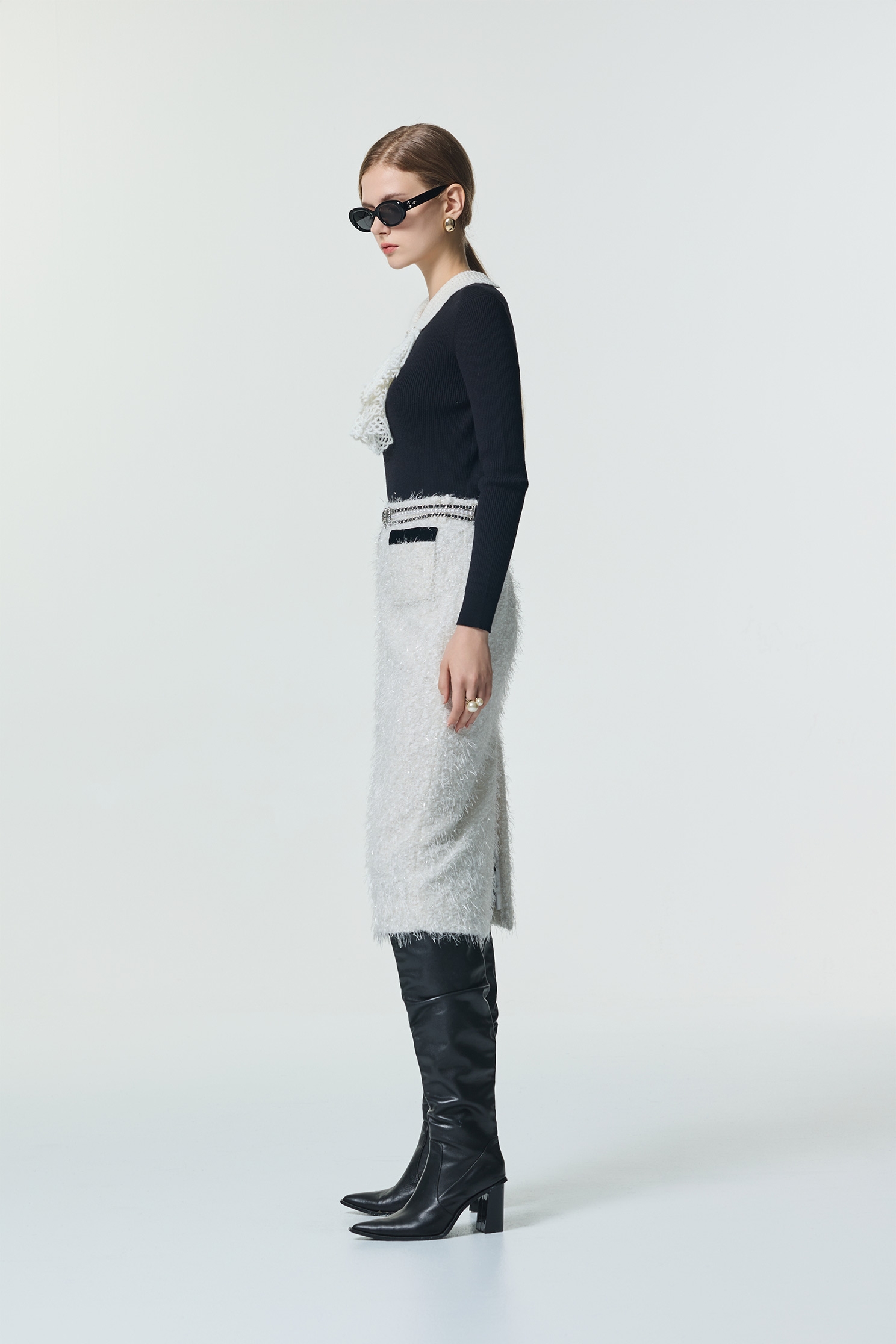 黑白配手勾荷葉坑條針織黑白配手勾荷葉坑條針織,上班OL穿搭,人氣商品,春夏穿搭,珍珠,約會特輯,荷葉,針織,針織衫