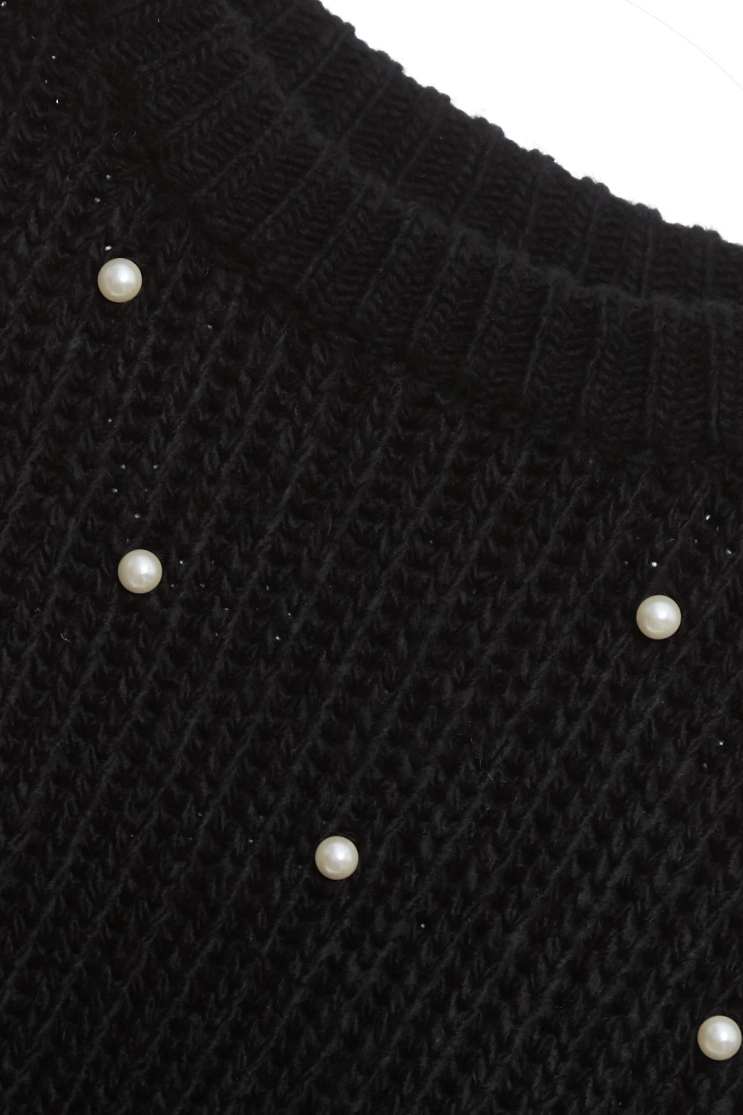 玉米目珍珠釘飾針織單品玉米目珍珠釘飾針織單品,上班OL穿搭,春夏穿搭,珍珠,簡約穿搭,約會特輯,針織,針織衫