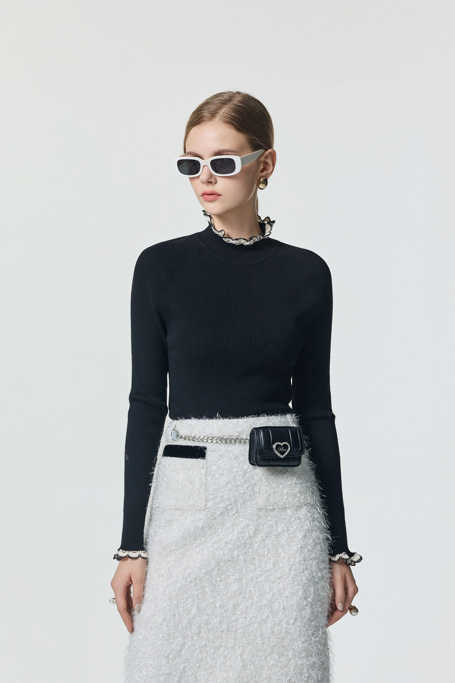 配色荷葉織帶坑條針織單品配色荷葉織帶坑條針織單品,上班OL穿搭,春夏穿搭,簡約穿搭,約會特輯,荷葉,針織,針織衫