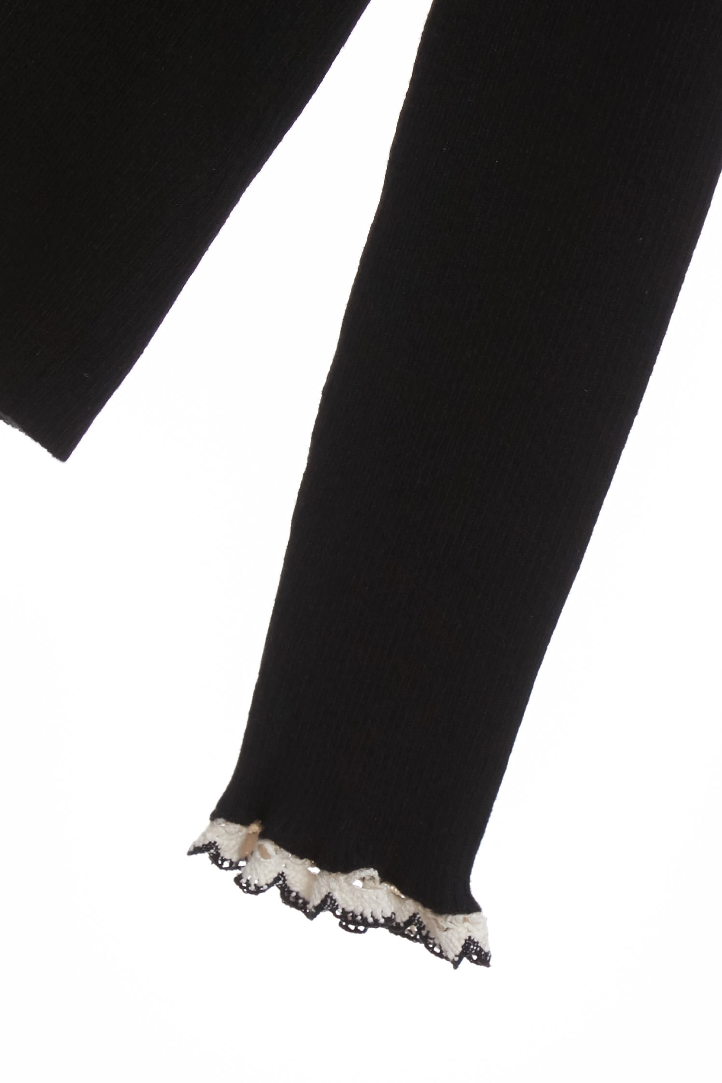 配色荷葉織帶坑條針織單品配色荷葉織帶坑條針織單品,上班OL穿搭,春夏穿搭,簡約穿搭,約會特輯,荷葉,針織,針織衫