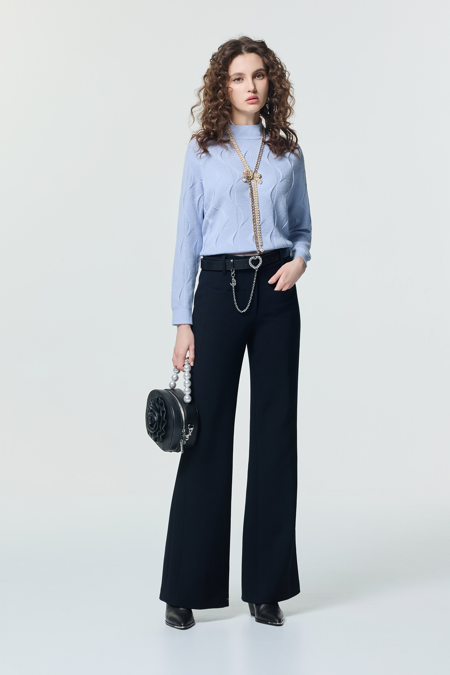 月光石藍幾何波紋針織上衣月光石藍幾何波紋針織上衣,上班OL穿搭,上衣,春夏穿搭,條紋,簡約穿搭,約會特輯,針織,針織上衣,針織衫