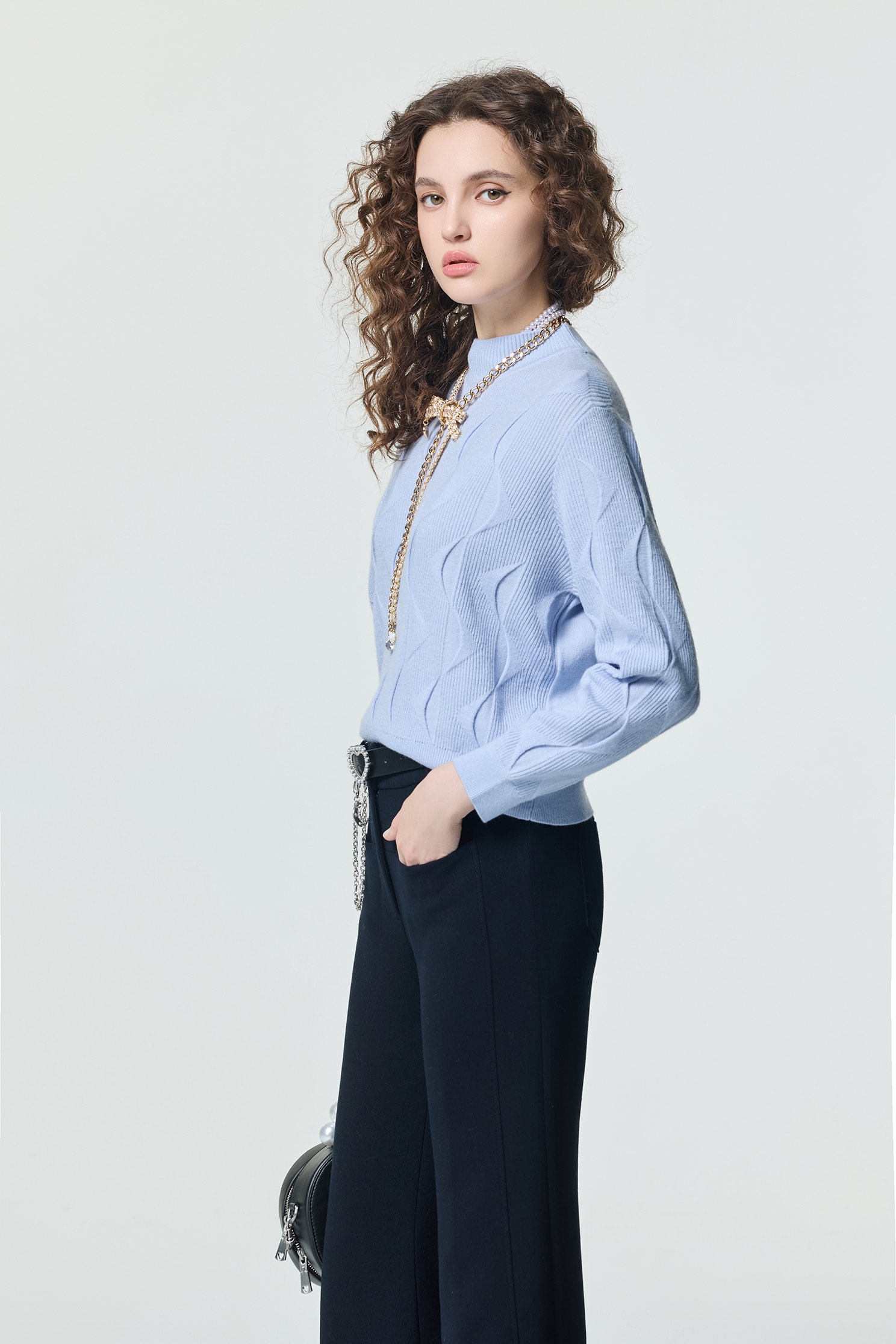 月光石藍幾何波紋針織上衣月光石藍幾何波紋針織上衣,上班OL穿搭,上衣,春夏穿搭,條紋,簡約穿搭,約會特輯,針織,針織上衣,針織衫