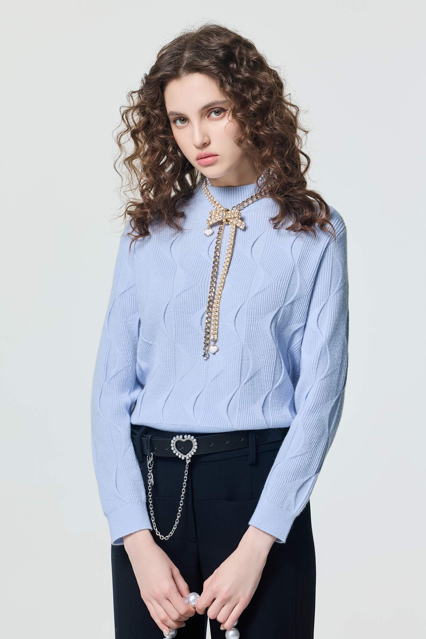 月光石藍幾何波紋針織上衣月光石藍幾何波紋針織上衣,上班OL穿搭,上衣,春夏穿搭,條紋,簡約穿搭,約會特輯,針織,針織上衣,針織衫