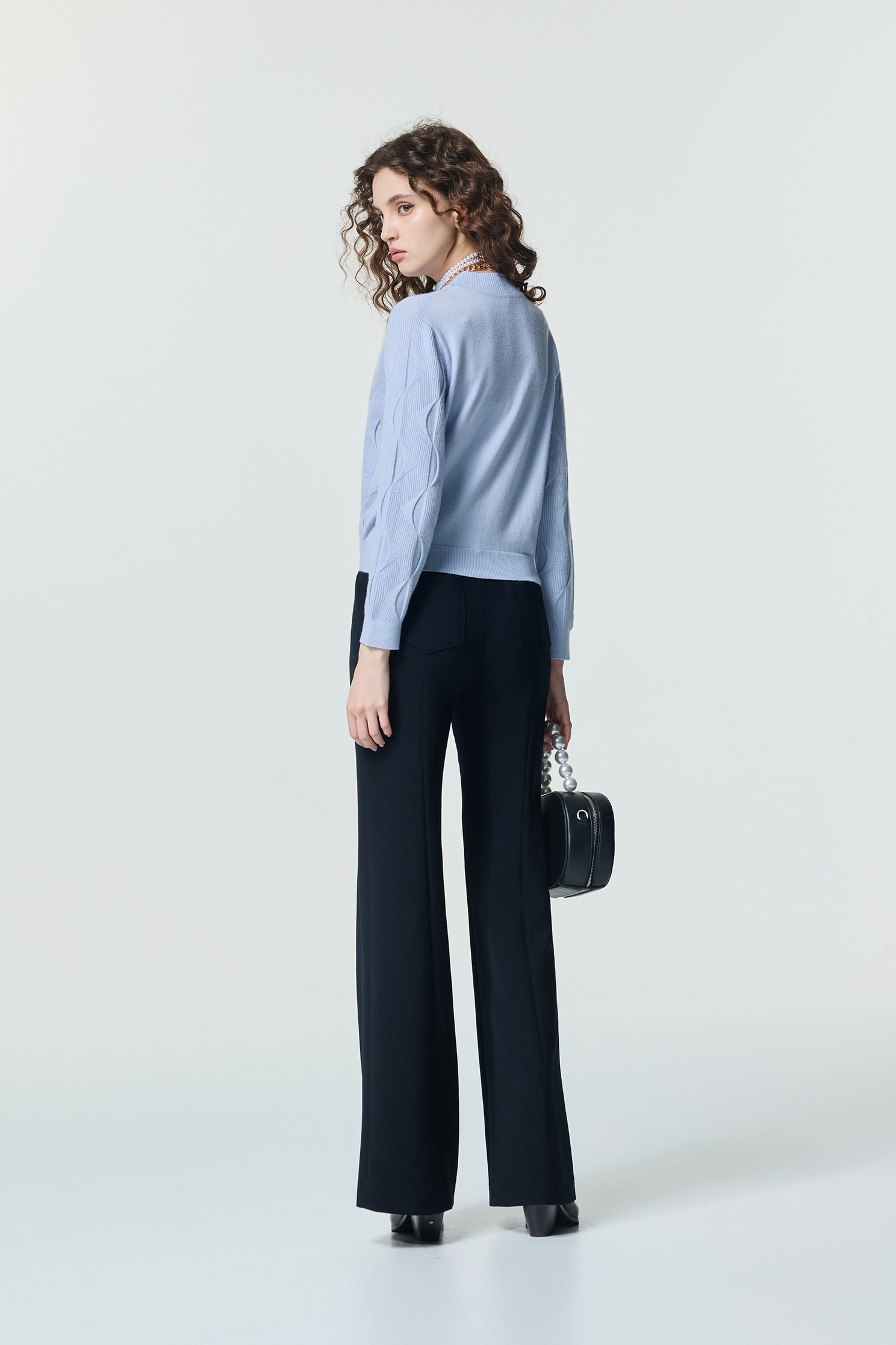 月光石藍幾何波紋針織上衣月光石藍幾何波紋針織上衣,上班OL穿搭,上衣,春夏穿搭,條紋,簡約穿搭,約會特輯,針織,針織上衣,針織衫