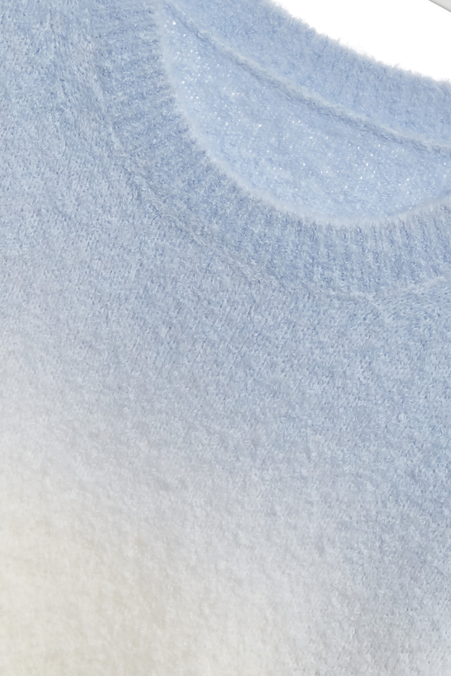 月光石藍漸層針織上衣月光石藍漸層針織上衣,上衣,人氣商品,春夏穿搭,簡約穿搭,約會特輯,針織,針織上衣,針織衫