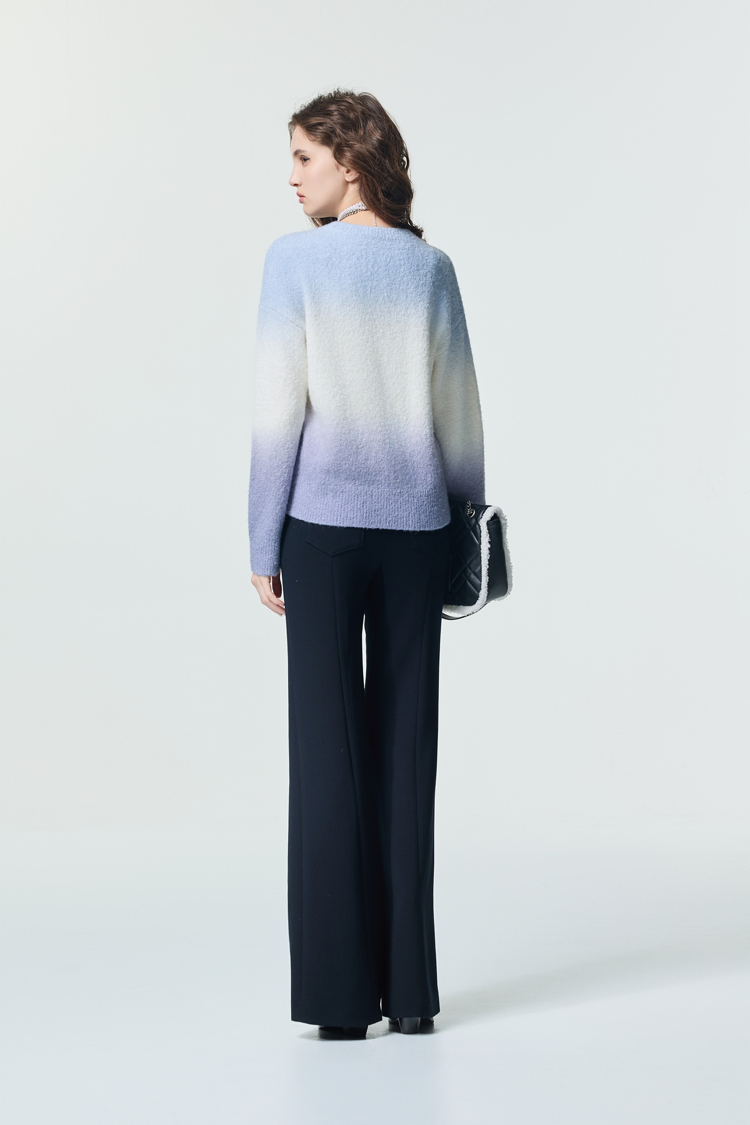 月光石藍漸層針織上衣月光石藍漸層針織上衣,上衣,人氣商品,春夏穿搭,簡約穿搭,約會特輯,針織,針織上衣,針織衫