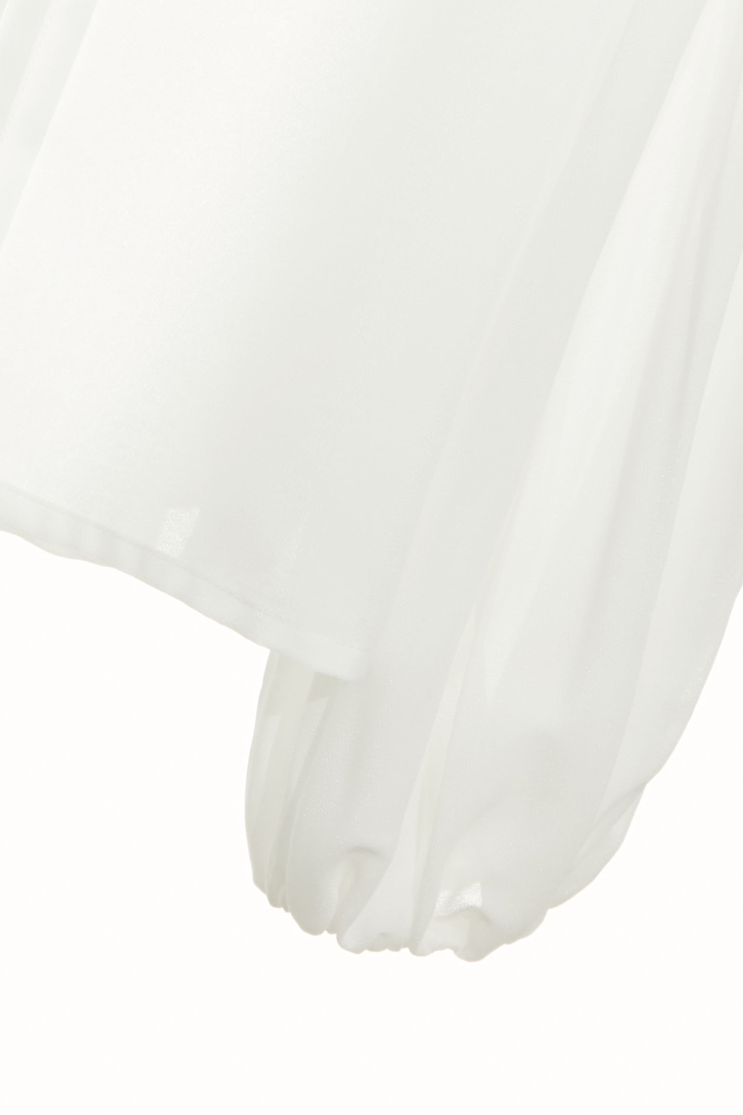 葉型黑邊壓摺雪紡上衣葉型黑邊壓摺雪紡上衣,上班OL穿搭,上衣,春夏穿搭,珍珠,透膚上衣,雪紡,雪紡上衣