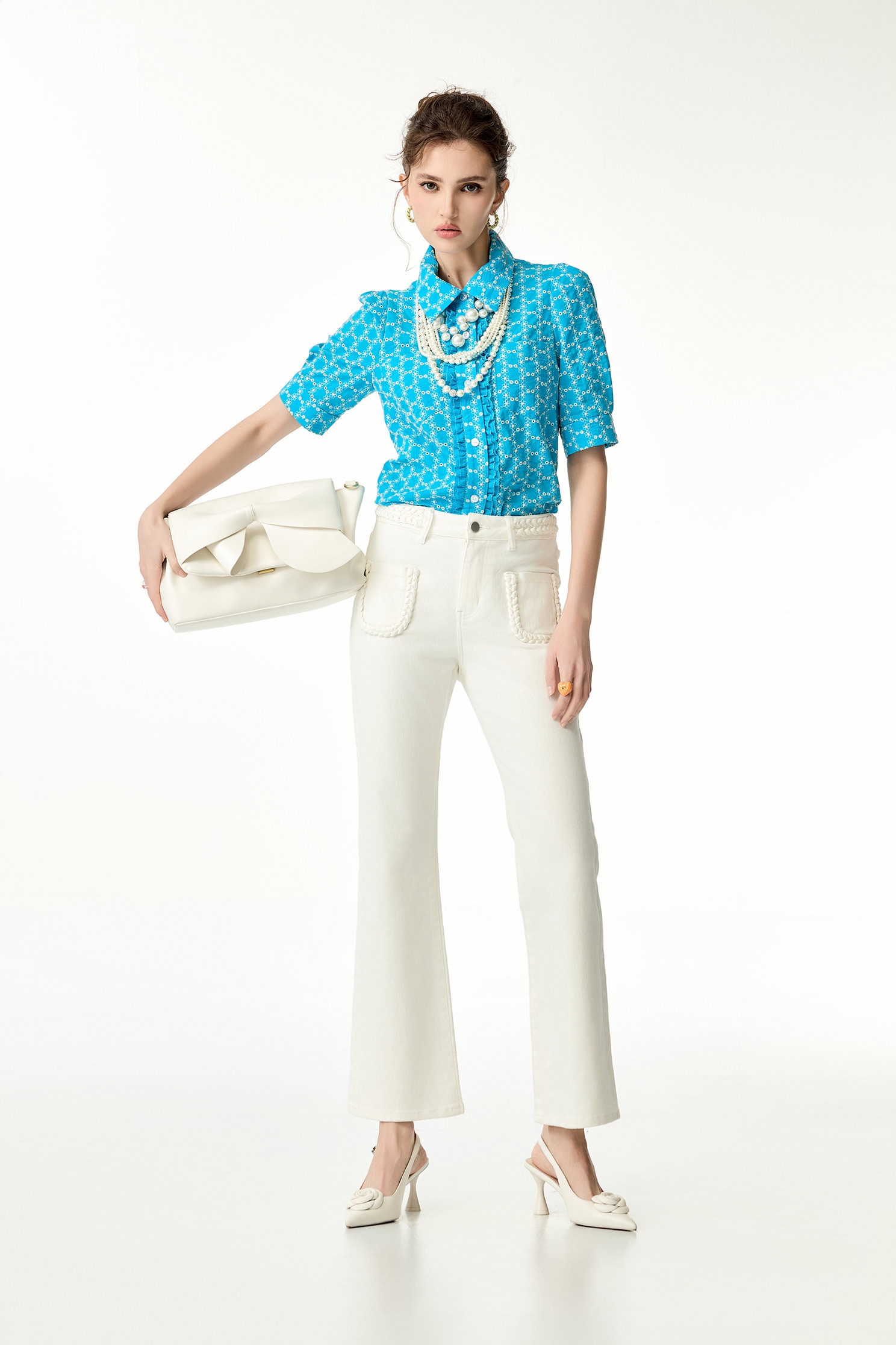 水生藍刺繡上衣水生藍刺繡上衣,上衣,刺繡,春夏穿搭,繡花上衣,荷葉,襯衫