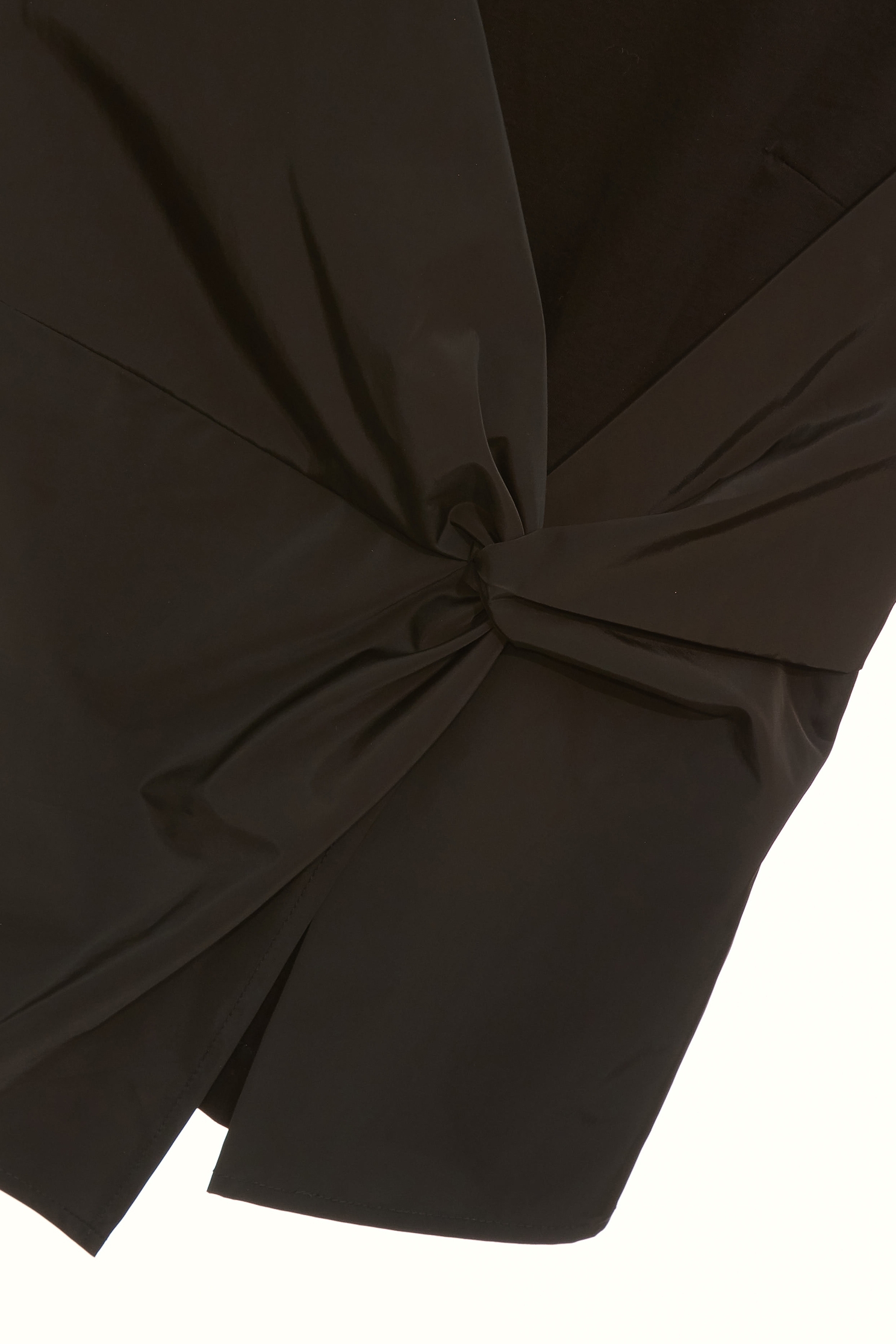 扭轉設計異材拼接假兩件式T恤扭轉設計異材拼接假兩件式T恤,上班OL穿搭,上衣,春夏穿搭,黑色上衣