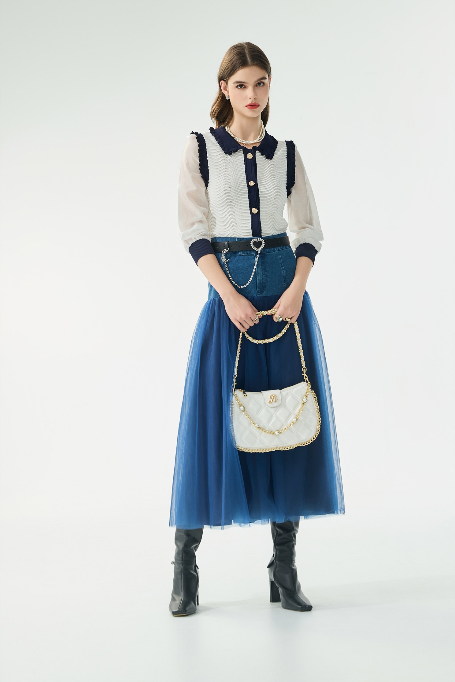 鑲暮色藍邊針織上衣鑲暮色藍邊針織上衣,上衣,人氣商品,小香風,春夏穿搭,針織,針織上衣,針織衫