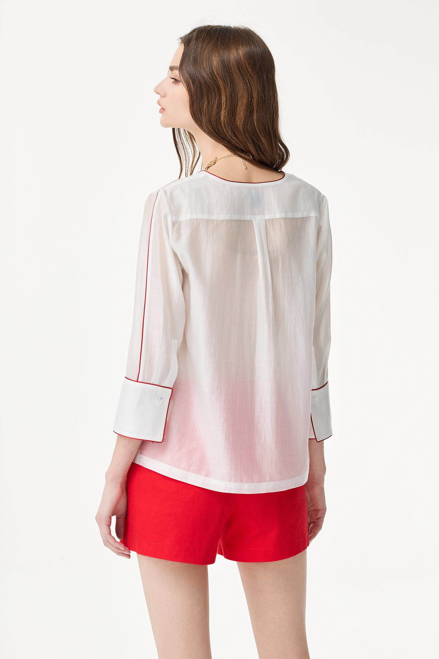 白絲棉撞色線七分袖上衣白絲棉撞色線七分袖上衣,七分袖上衣,上班OL穿搭,上衣,春夏穿搭,白色上衣,襯衫,透膚上衣