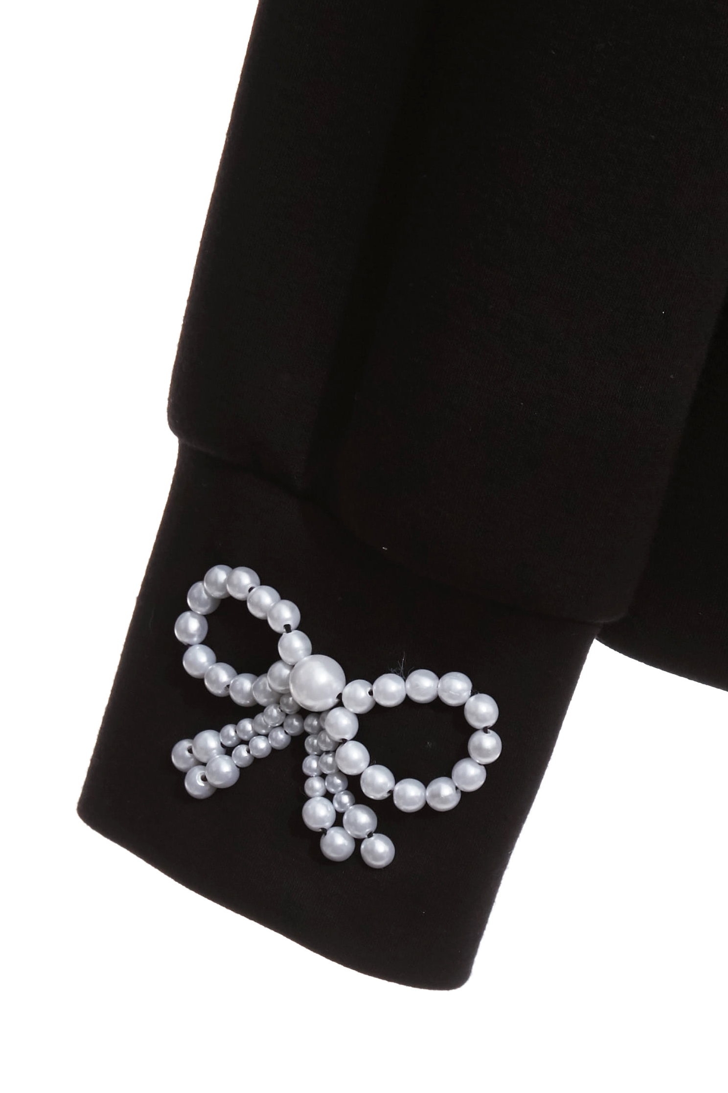 珍珠蝴蝶結縫飾單品上衣珍珠蝴蝶結縫飾單品上衣,上班OL穿搭,上衣,人氣商品,春夏穿搭,珍珠,簡約穿搭,約會特輯,蝴蝶結,黑色上衣