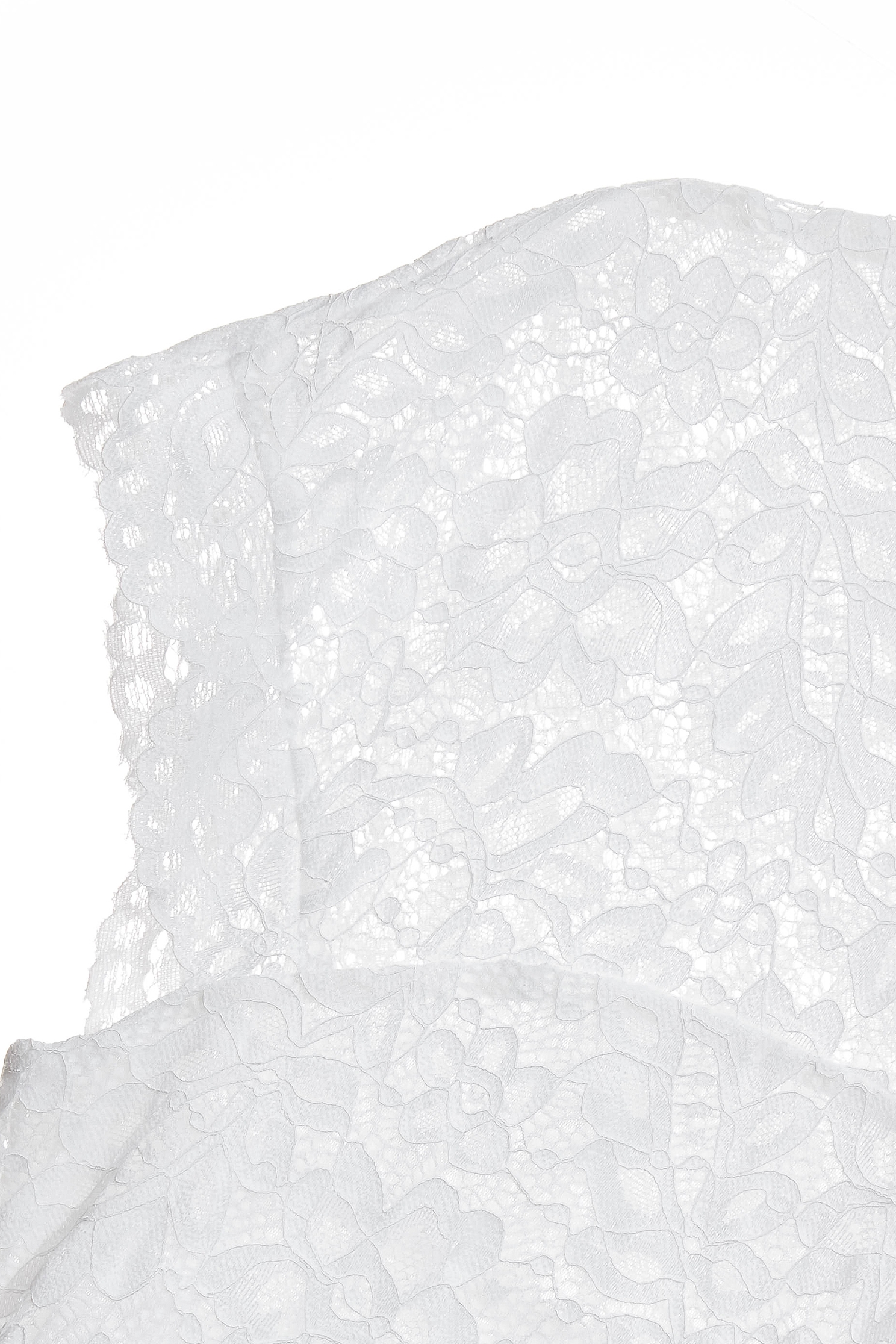 珍珠白小高領彈性蕾絲單品珍珠白小高領彈性蕾絲單品,上班OL穿搭,上衣,春夏穿搭,珍珠,約會特輯,花花世界,蕾絲